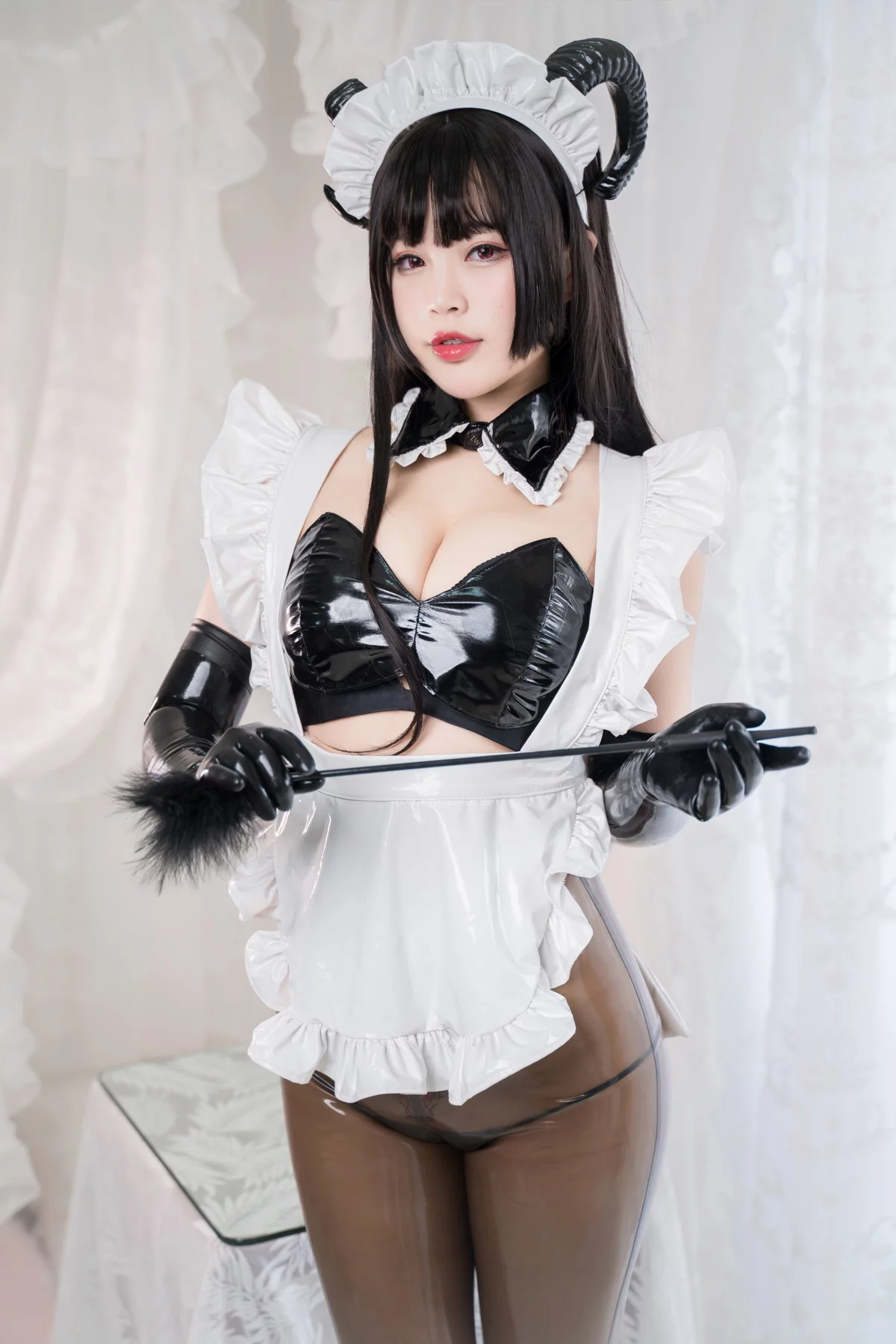 萌系小姐姐白烨胶衣魅魔姐姐主题性感女仆装配半透胶衣裤袜秀翘臀美腿诱惑写真58P
