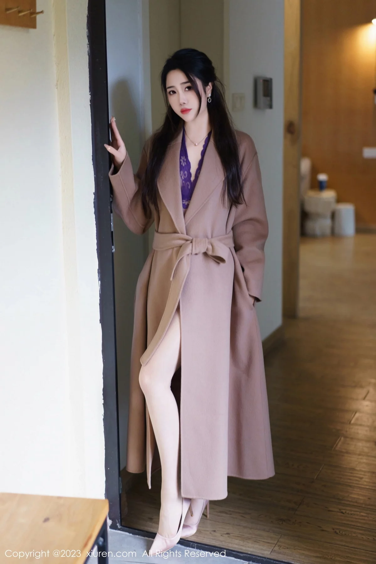 XiuRen第7315期_模特严利娅Yuliya脱杏色长外衣露紫色蕾丝情趣服饰惹火诱惑写真63P