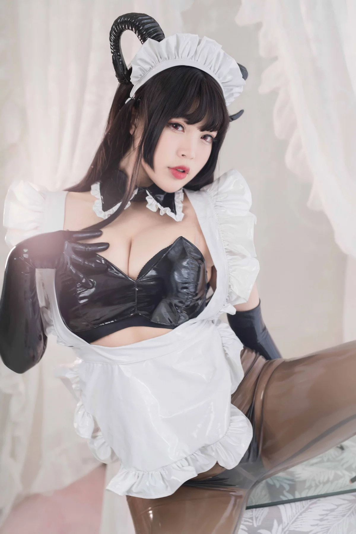 萌系小姐姐白烨胶衣魅魔姐姐主题性感女仆装配半透胶衣裤袜秀翘臀美腿诱惑写真58P