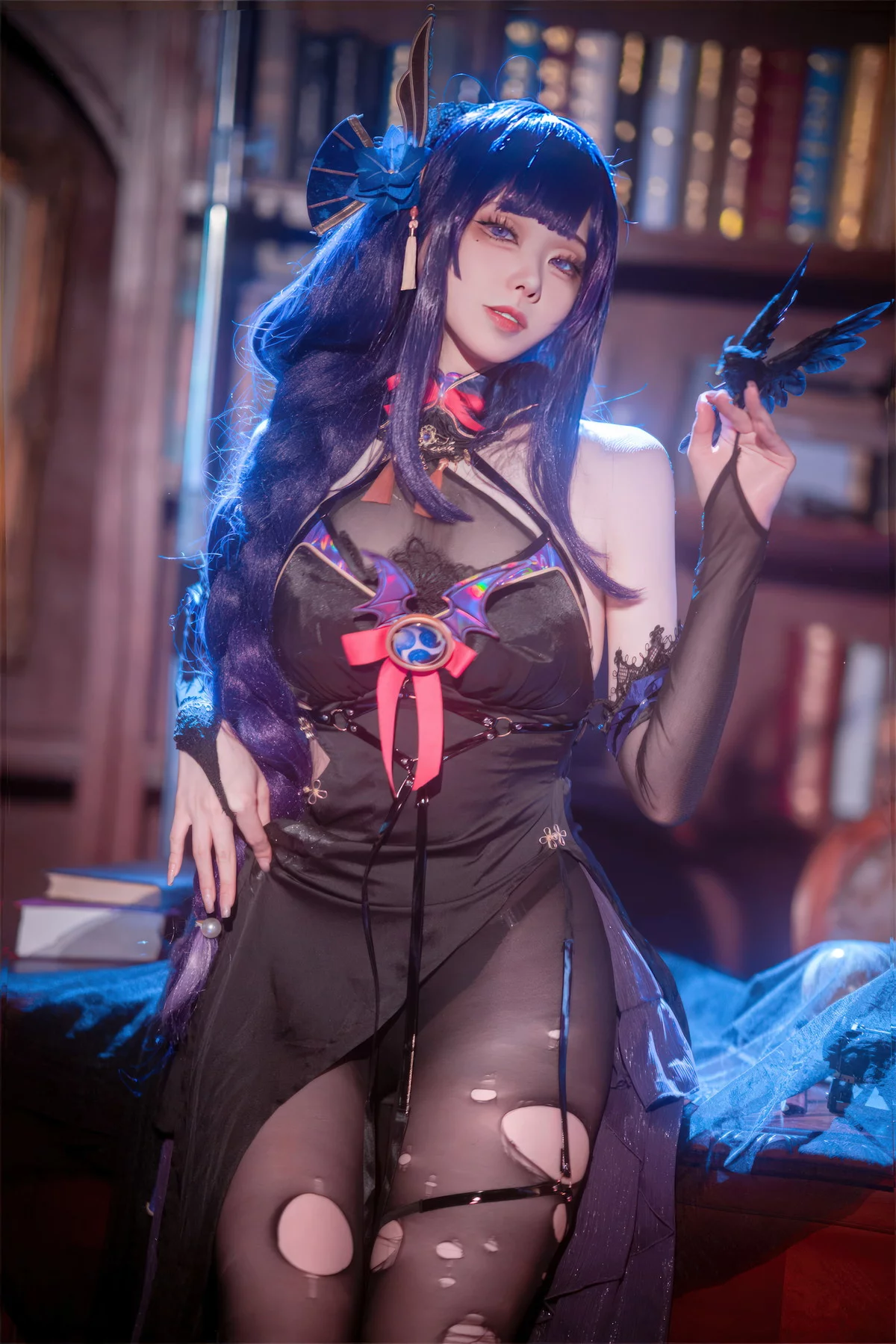 动漫博主安食Ajiki雷电将军魅魔主题性感黑色礼服配超薄黑丝秀美腿诱惑写真35P
