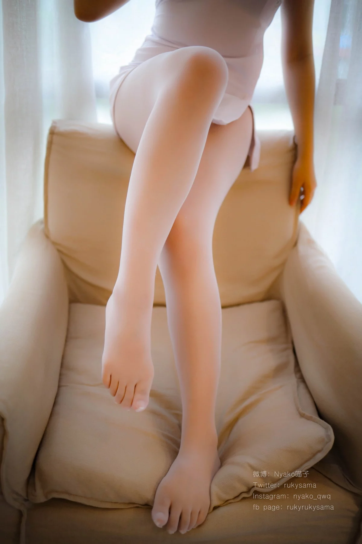 网络美女Nyako喵子护士服主题性感白色护士服配超薄黑丝露黑色内衣诱惑写真155P