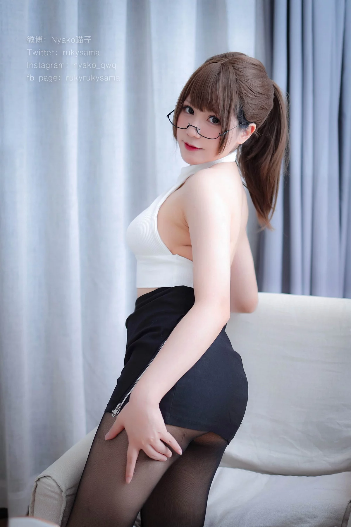 网络美女Nyako喵子护士服主题性感白色护士服配超薄黑丝露黑色内衣诱惑写真155P