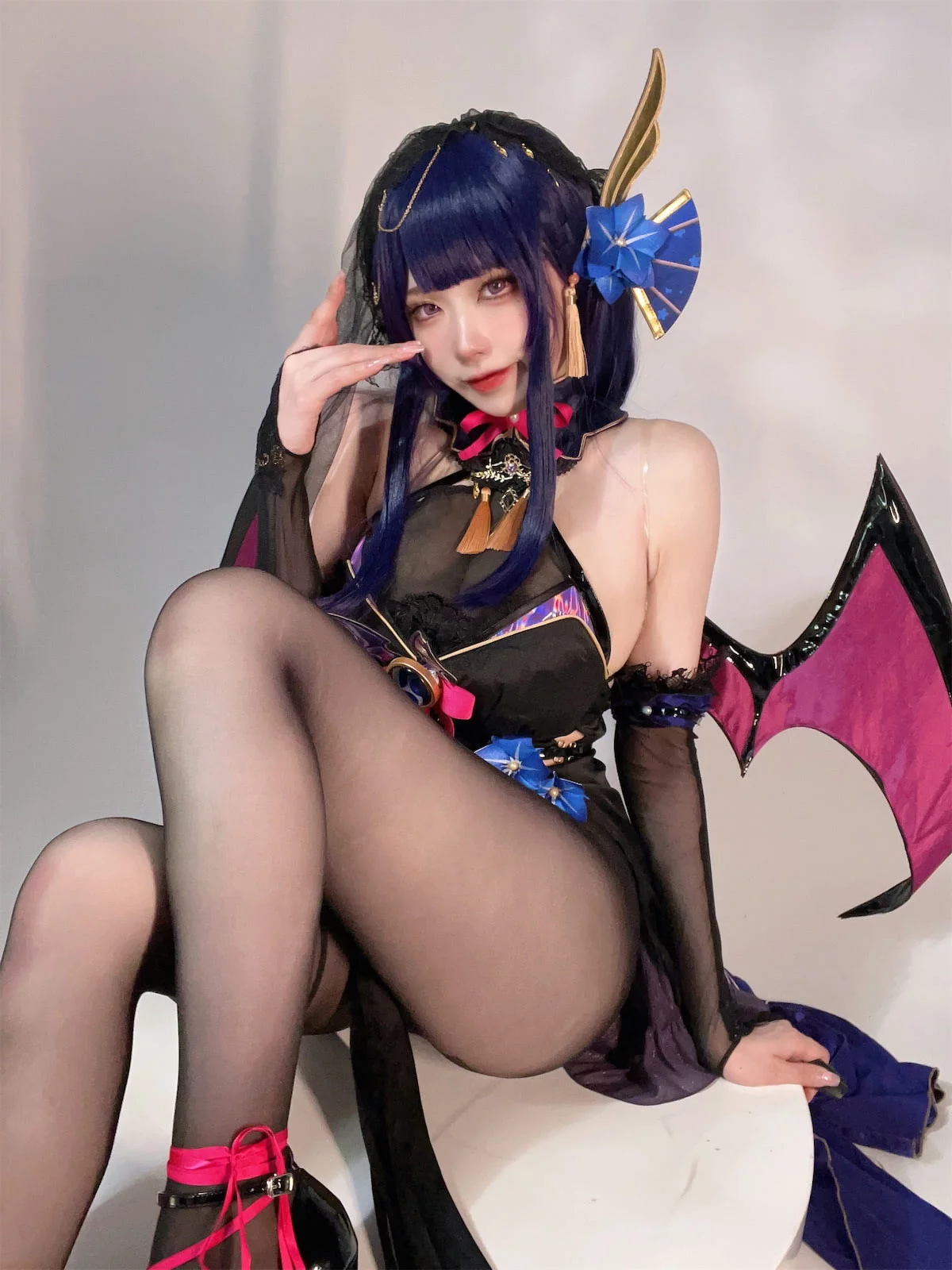 动漫博主安食Ajiki雷电将军魅魔主题性感黑色礼服配超薄黑丝秀美腿诱惑写真35P