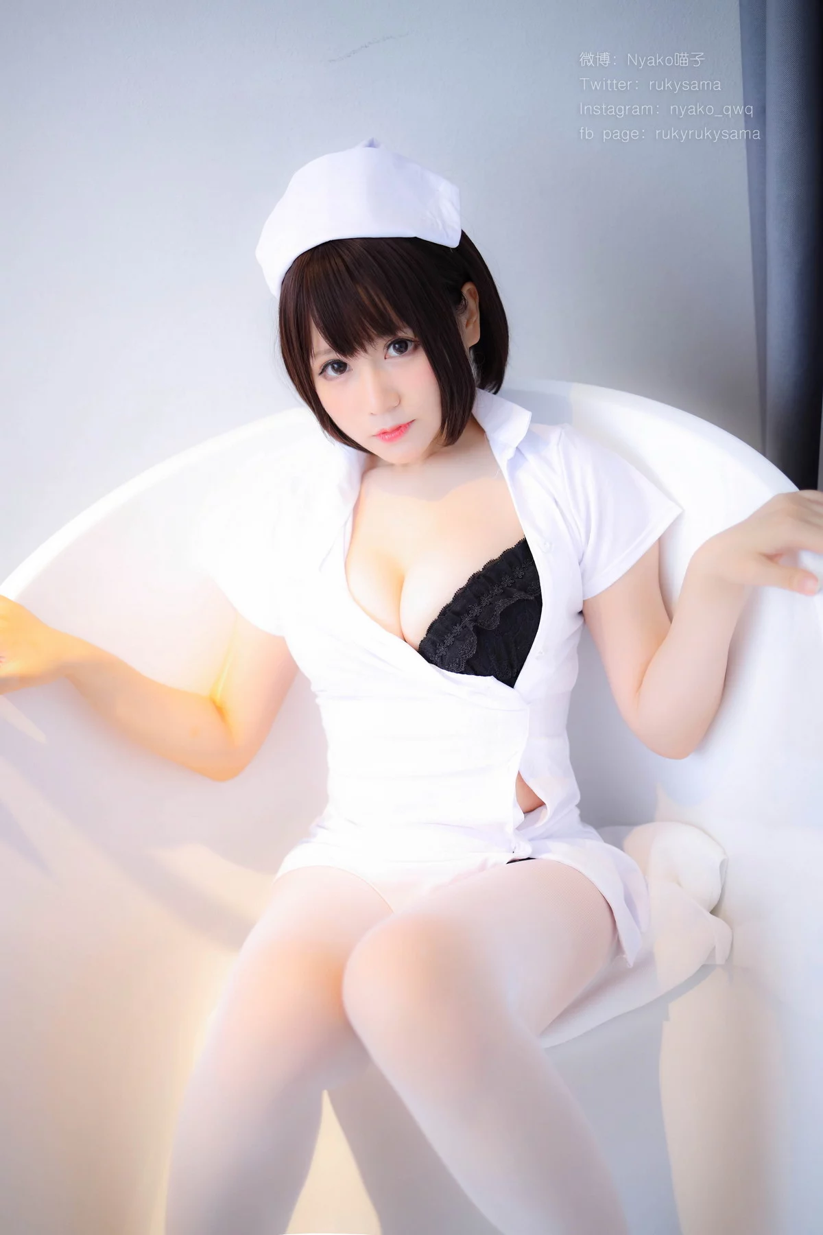 网络美女Nyako喵子护士服主题性感白色护士服配超薄黑丝露黑色内衣诱惑写真155P