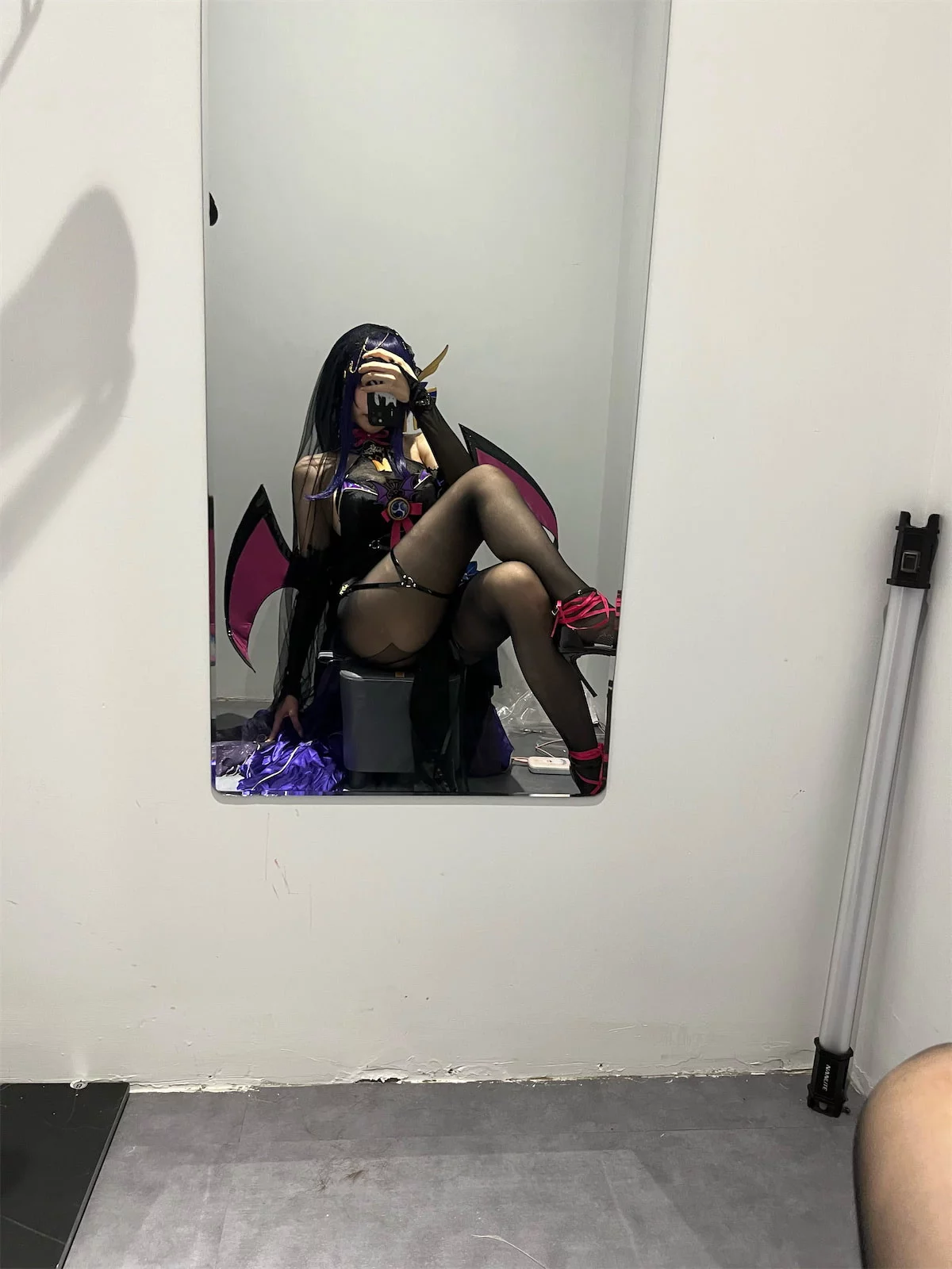 动漫博主安食Ajiki雷电将军魅魔主题性感黑色礼服配超薄黑丝秀美腿诱惑写真35P