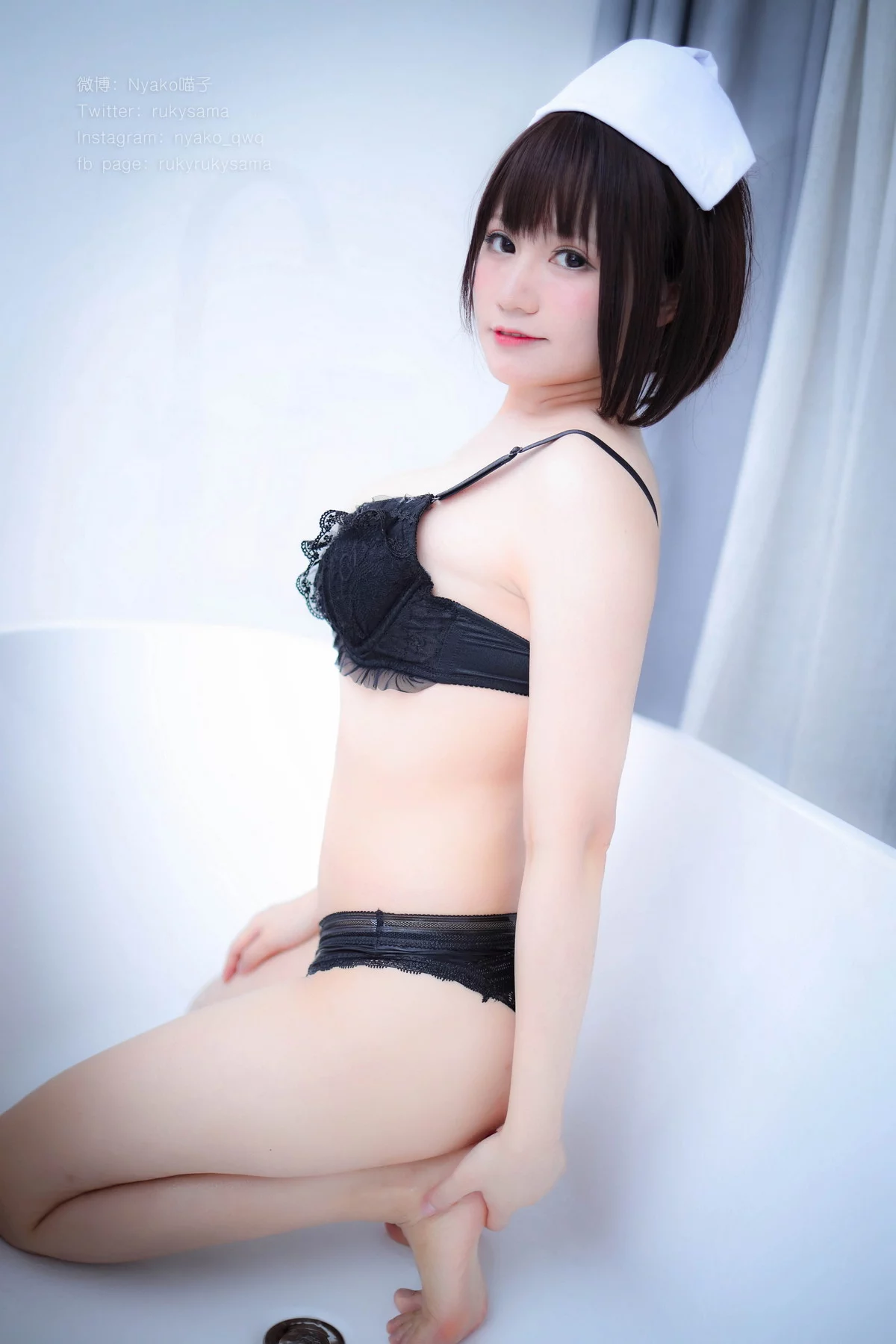 网络美女Nyako喵子护士服主题性感白色护士服配超薄黑丝露黑色内衣诱惑写真155P