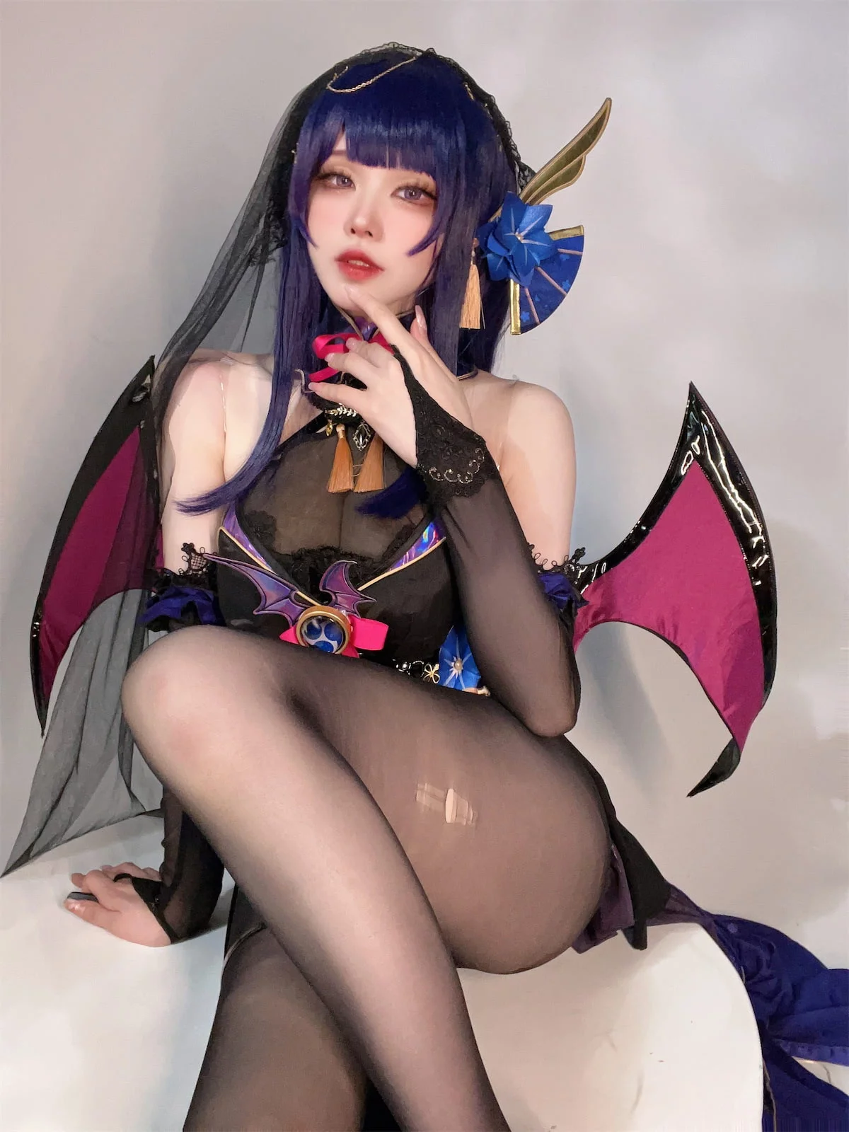 动漫博主安食Ajiki雷电将军魅魔主题性感黑色礼服配超薄黑丝秀美腿诱惑写真35P