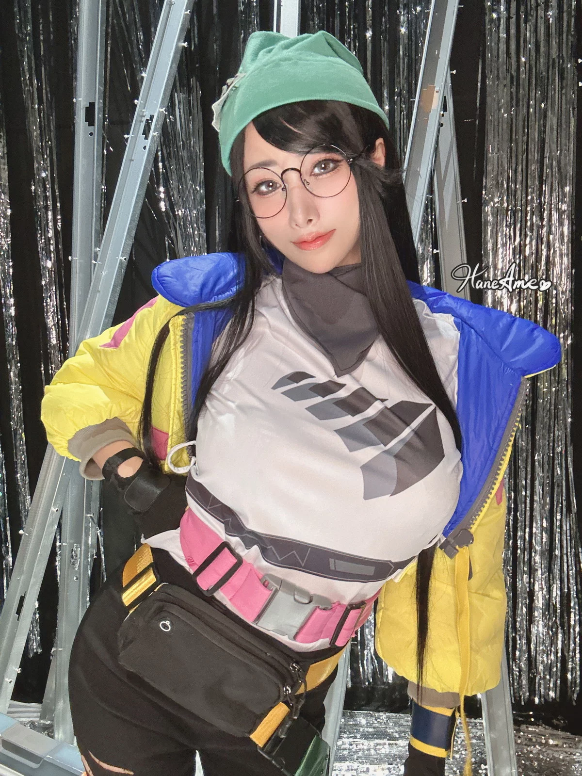 Coser美女雨波_HaneAme瓦罗兰特主题性感黑色情趣内衣秀丰满身材诱惑写真46P