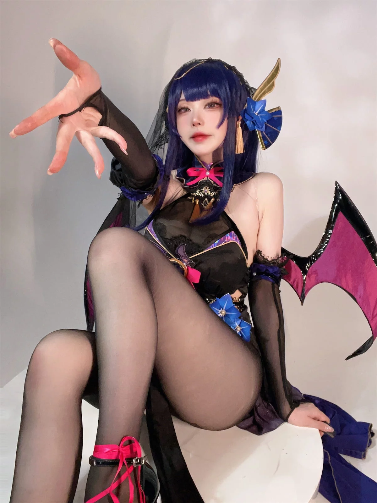 动漫博主安食Ajiki雷电将军魅魔主题性感黑色礼服配超薄黑丝秀美腿诱惑写真35P