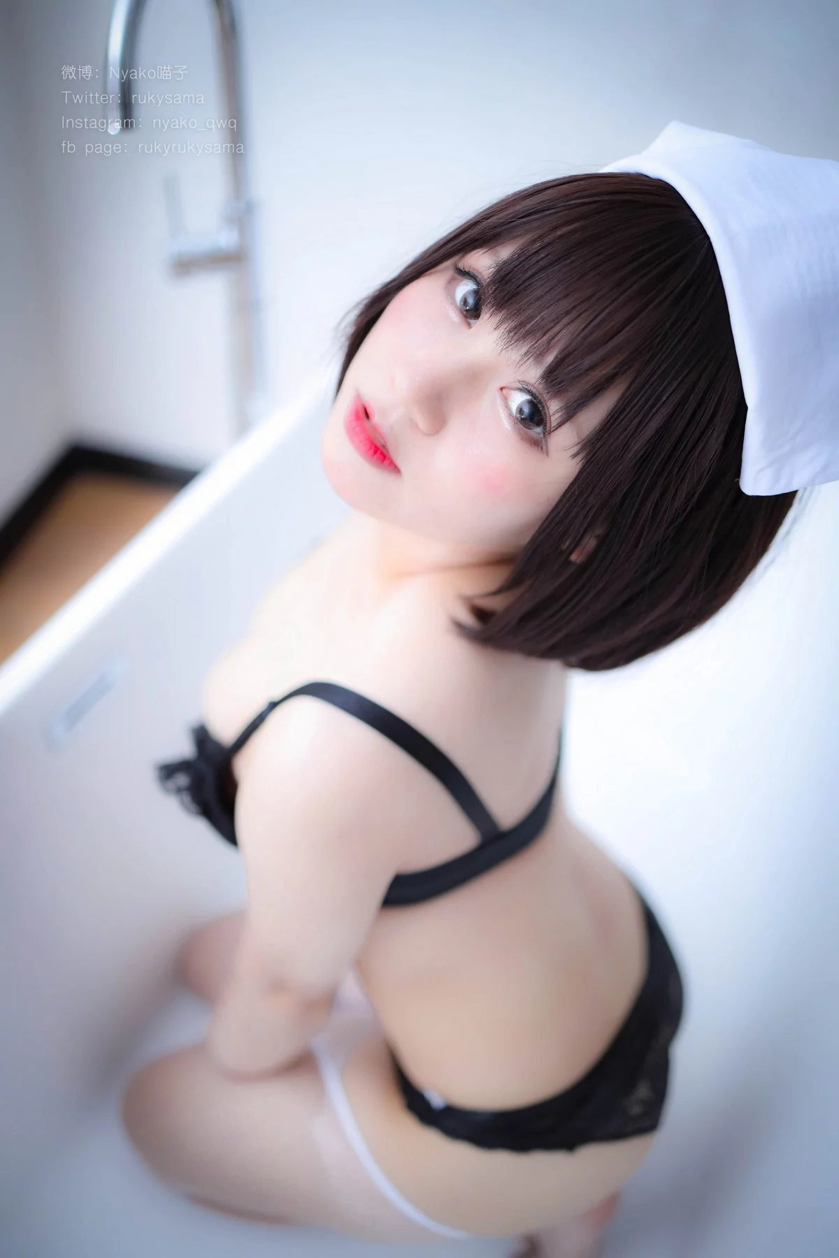 网络美女Nyako喵子护士服主题性感白色护士服配超薄黑丝露黑色内衣诱惑写真155P