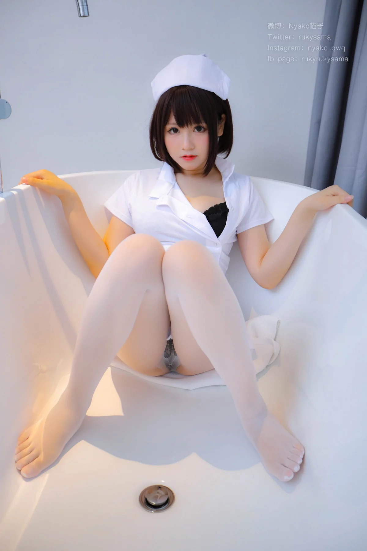 网络美女Nyako喵子护士服主题性感白色护士服配超薄黑丝露黑色内衣诱惑写真155P