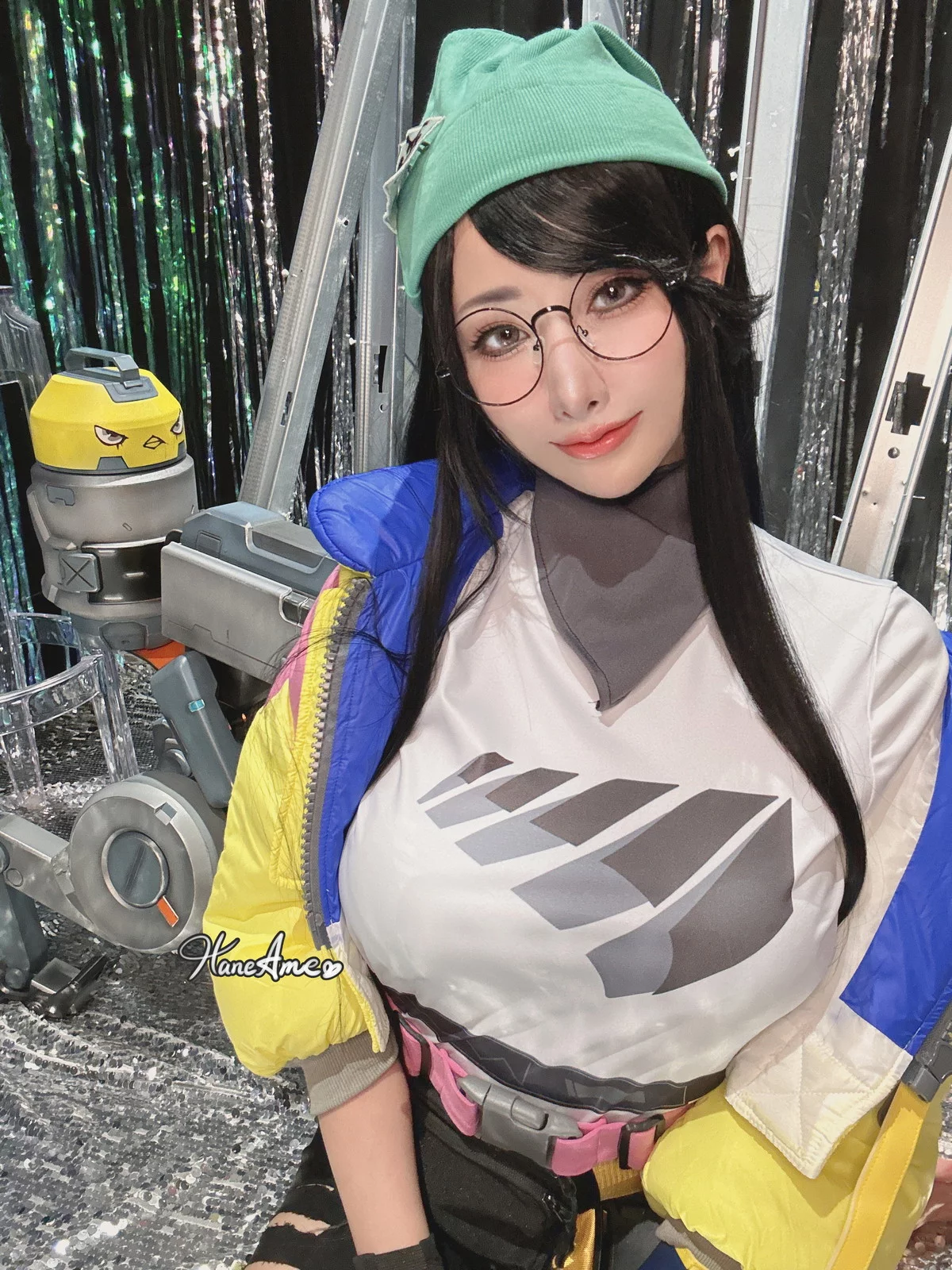 Coser美女雨波_HaneAme瓦罗兰特主题性感黑色情趣内衣秀丰满身材诱惑写真46P