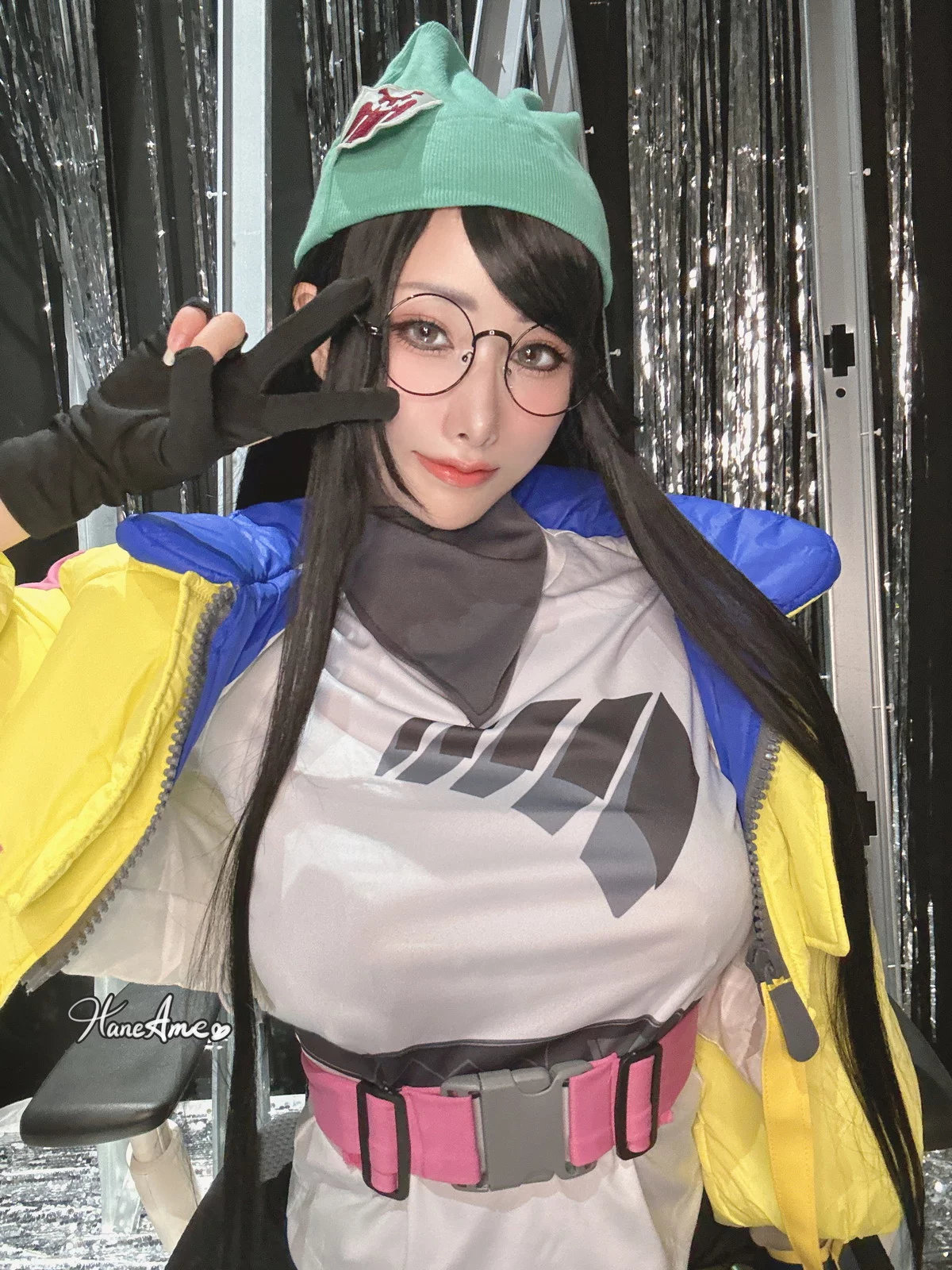 Coser美女雨波_HaneAme瓦罗兰特主题性感黑色情趣内衣秀丰满身材诱惑写真46P