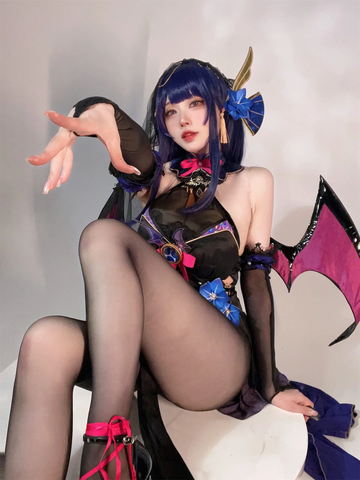 动漫博主安食Ajiki雷电将军魅魔主题性感黑色礼服配超薄黑丝秀美腿诱惑写真35P