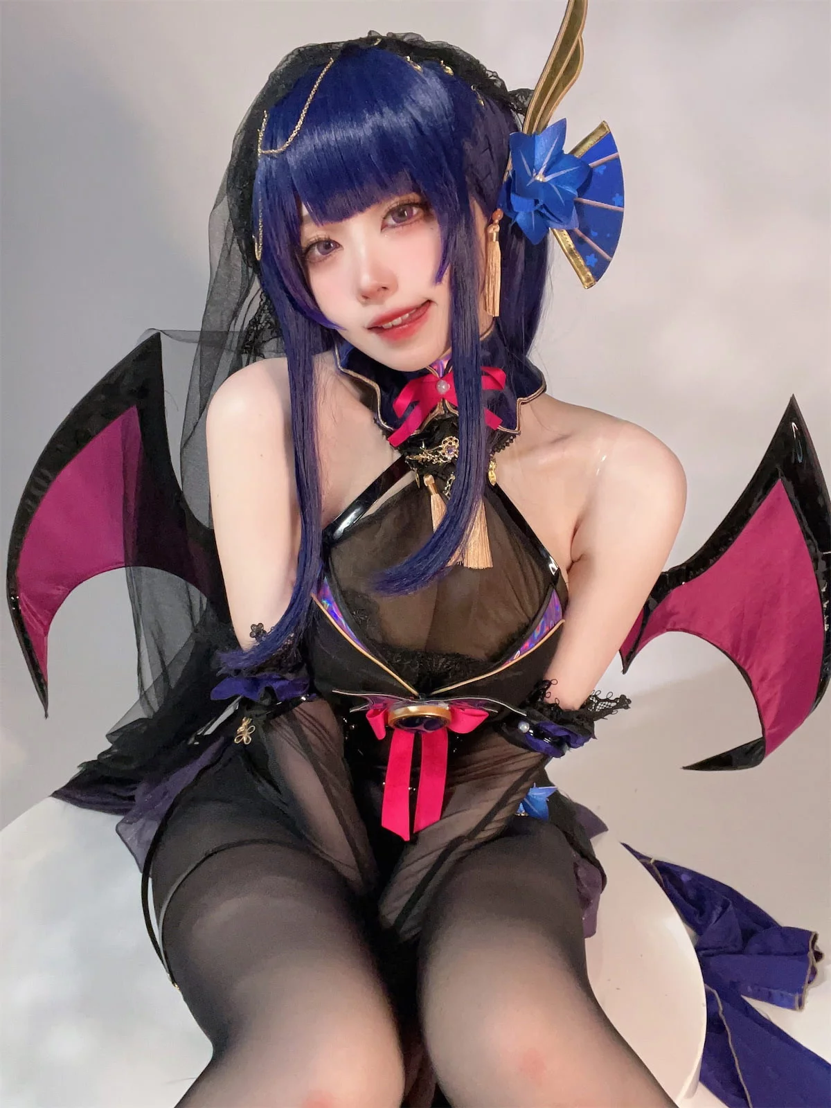 动漫博主安食Ajiki雷电将军魅魔主题性感黑色礼服配超薄黑丝秀美腿诱惑写真35P
