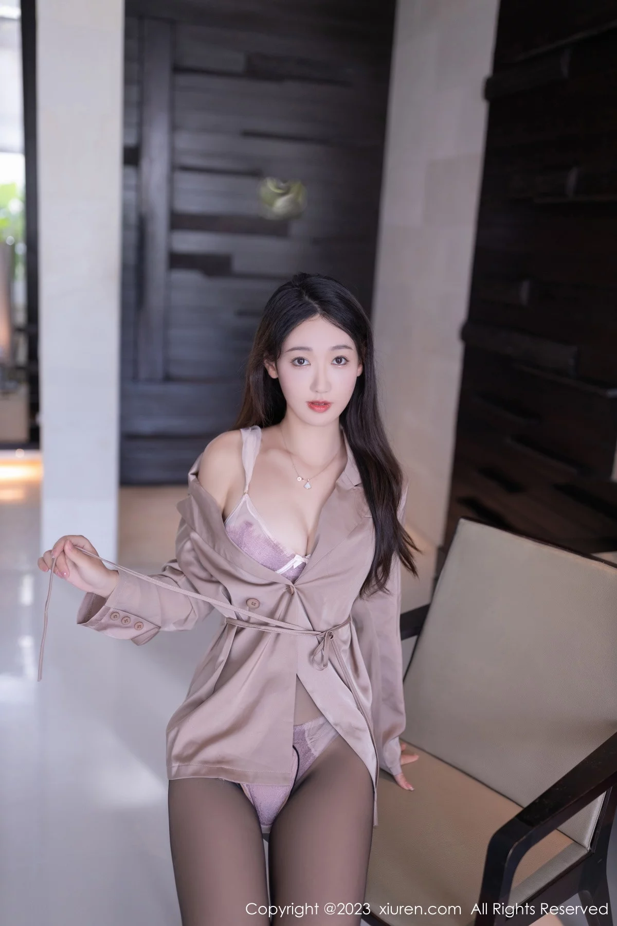 XiuRen第7333期_模特唐安琪性感淡紫色内衣配超薄黑丝秀曼妙身姿迷人诱惑写真80P