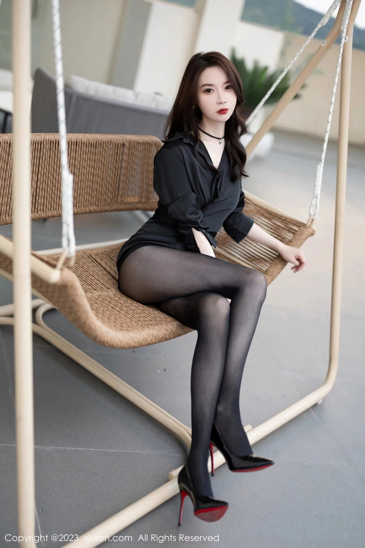 XiuRen第7332期_模特梦心玥性感黑衬衫露黑色情趣服饰配超薄黑丝迷人诱惑写真84P
