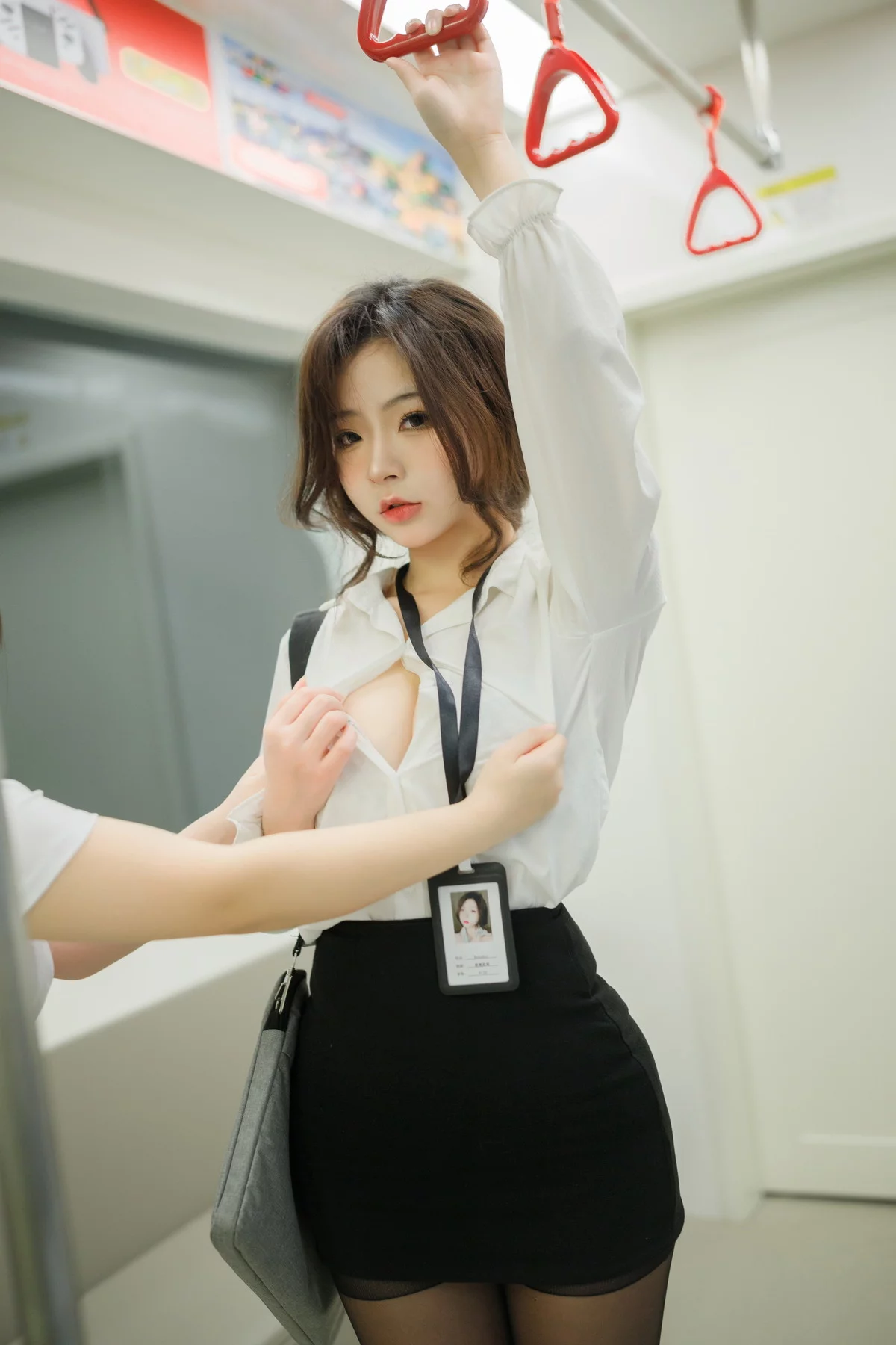 网络美女yuuhui玉汇＆胡桃猫电车主题性感姐妹花半脱白T露豪乳惹火诱惑写真164P
