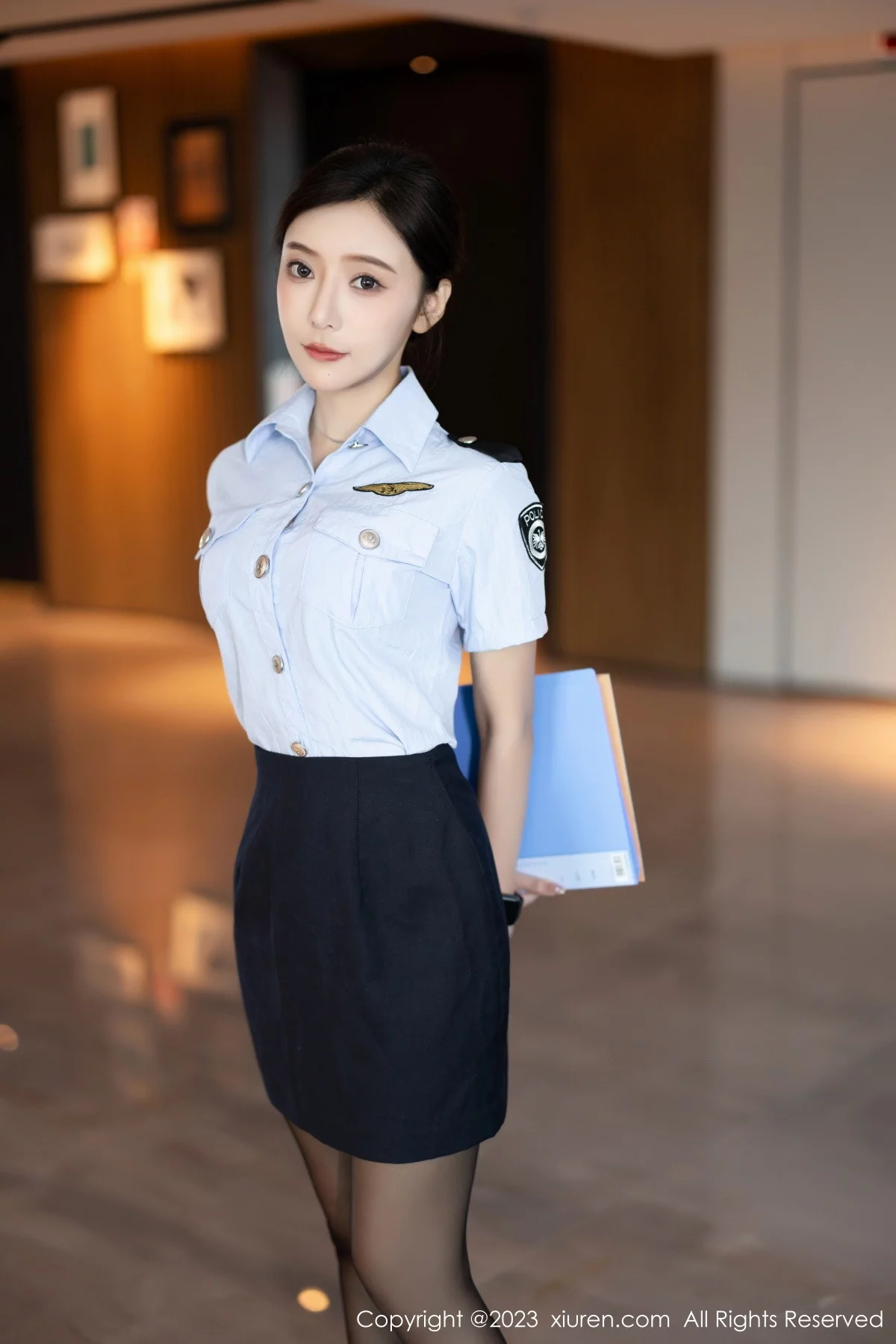 XiuRen第7340期_女神王馨瑶yanni性感女警制服露黑色蕾丝内衣秀惹火身材诱惑写真82P