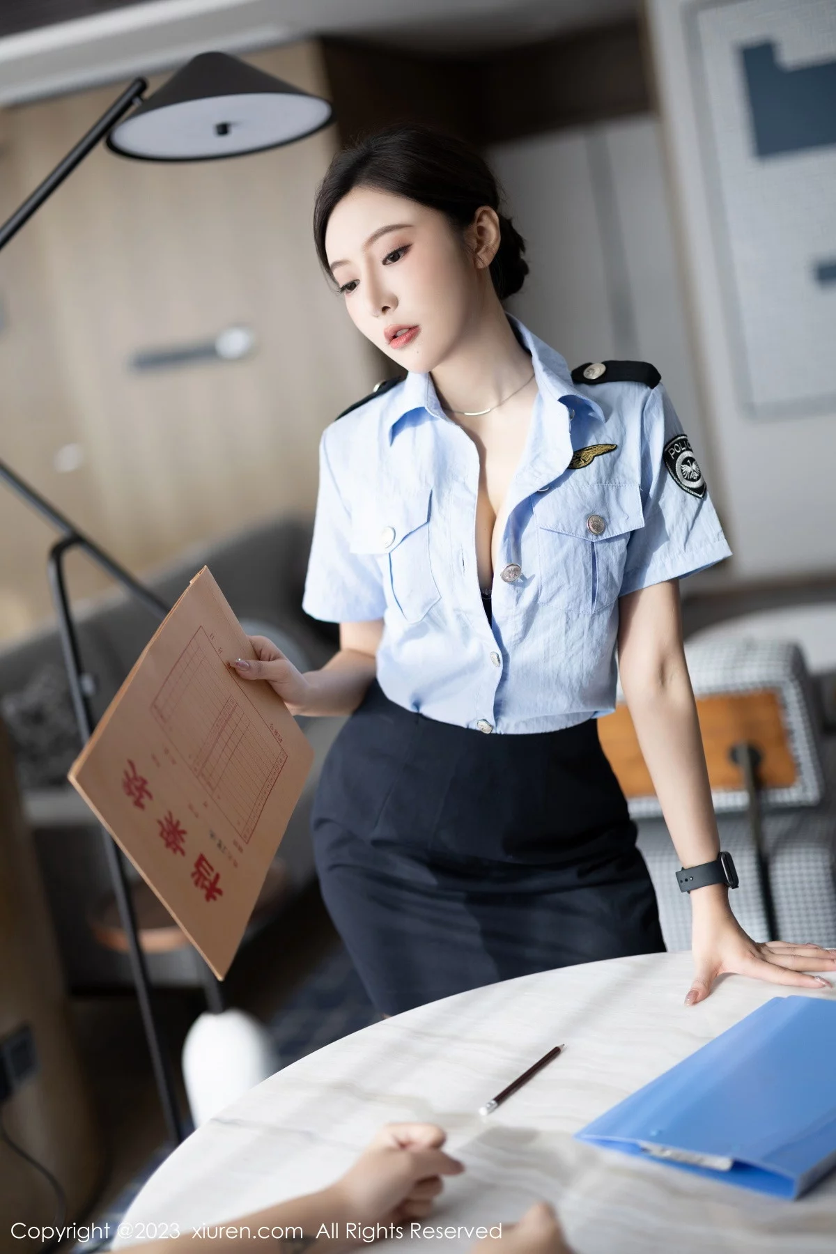 XiuRen第7340期_女神王馨瑶yanni性感女警制服露黑色蕾丝内衣秀惹火身材诱惑写真82P
