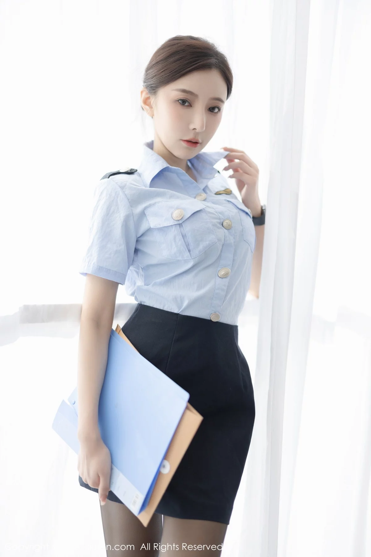 XiuRen第7340期_女神王馨瑶yanni性感女警制服露黑色蕾丝内衣秀惹火身材诱惑写真82P