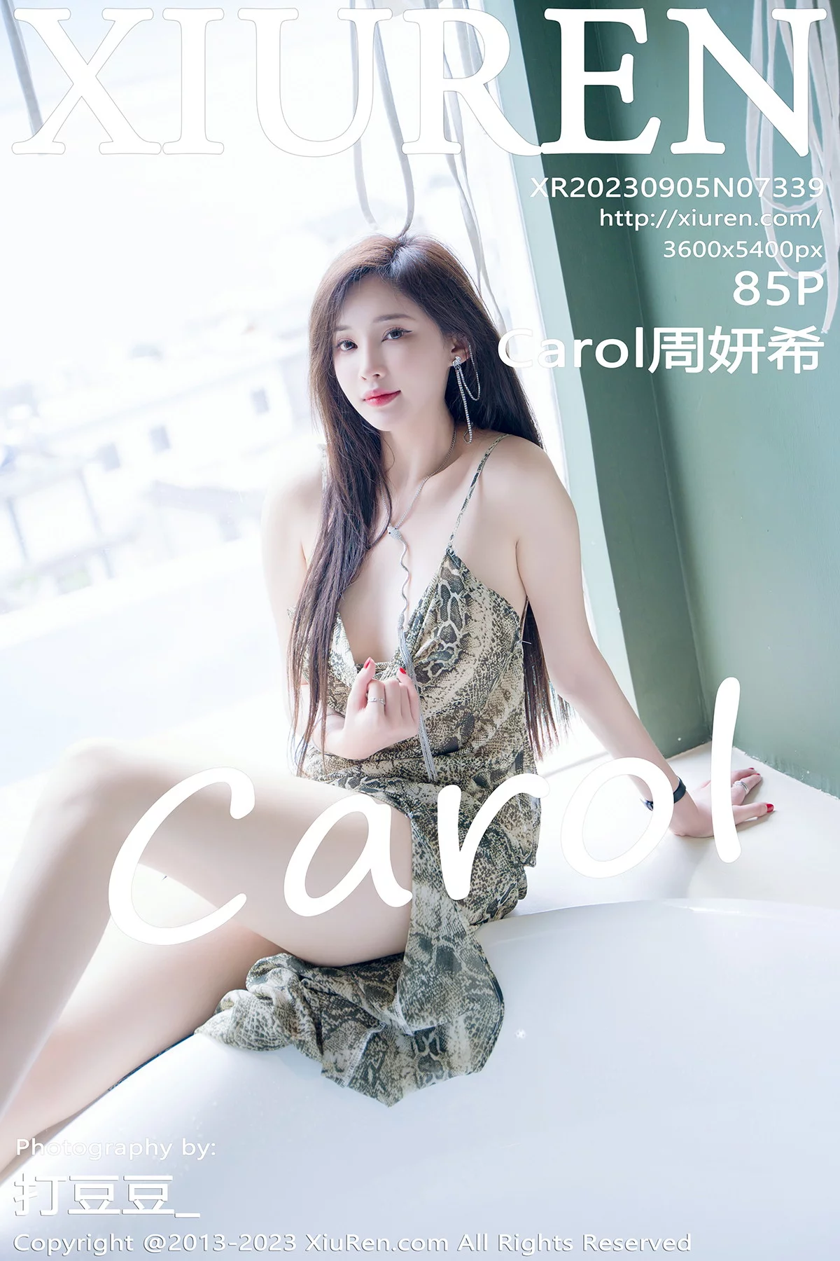 XiuRen第7339期_女神Carol周妍希性感蛇纹吊带裙配原色丝袜秀完美身材诱惑写真85P