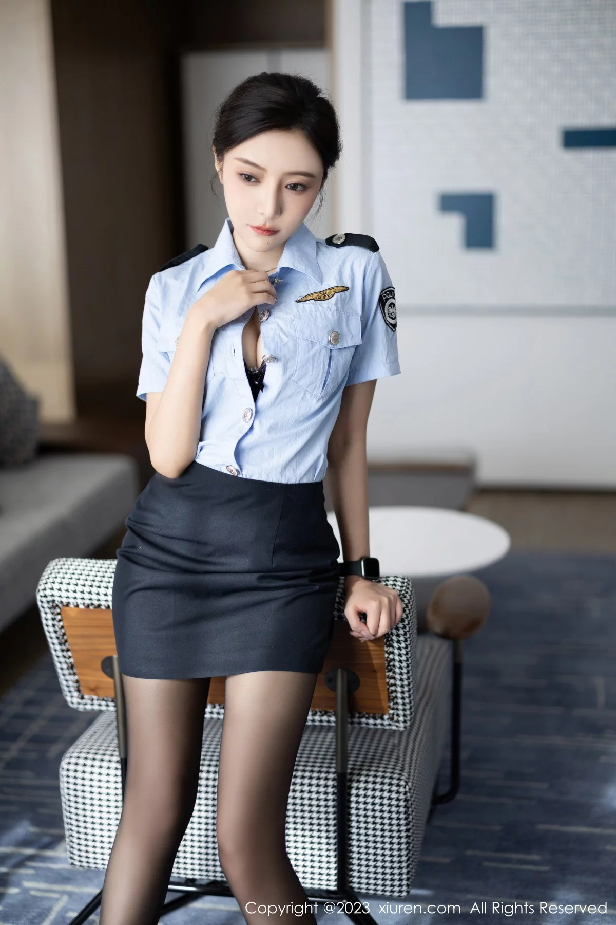 XiuRen第7340期_女神王馨瑶yanni性感女警制服露黑色蕾丝内衣秀惹火身材诱惑写真82P