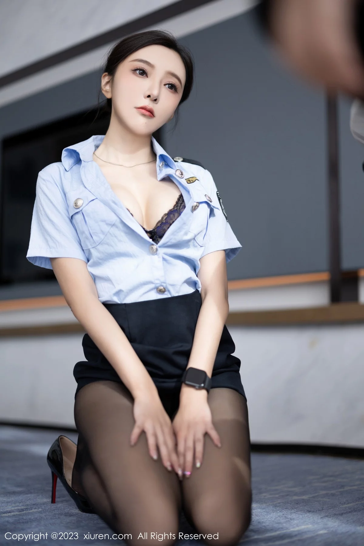 XiuRen第7340期_女神王馨瑶yanni性感女警制服露黑色蕾丝内衣秀惹火身材诱惑写真82P