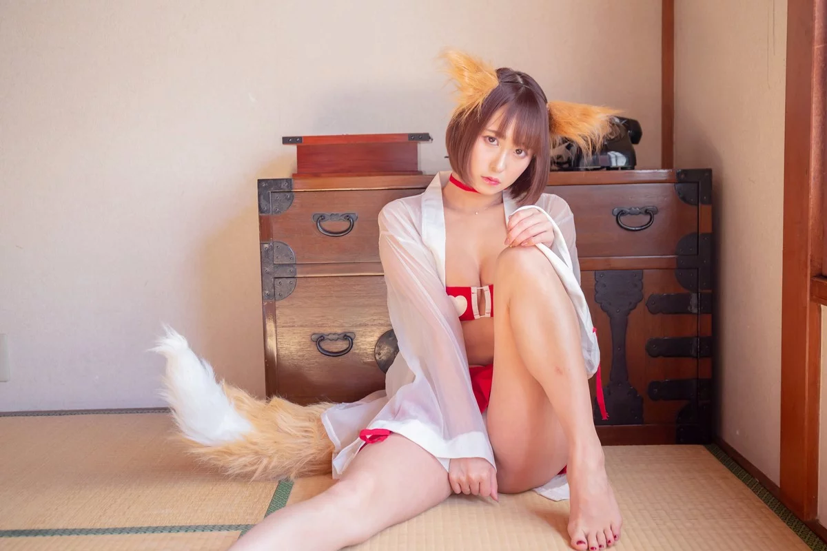 Coser美女月城委員会狐娘巫女主题粉红上衣配灰短裙露超薄黑丝秀美腿诱惑写真240P