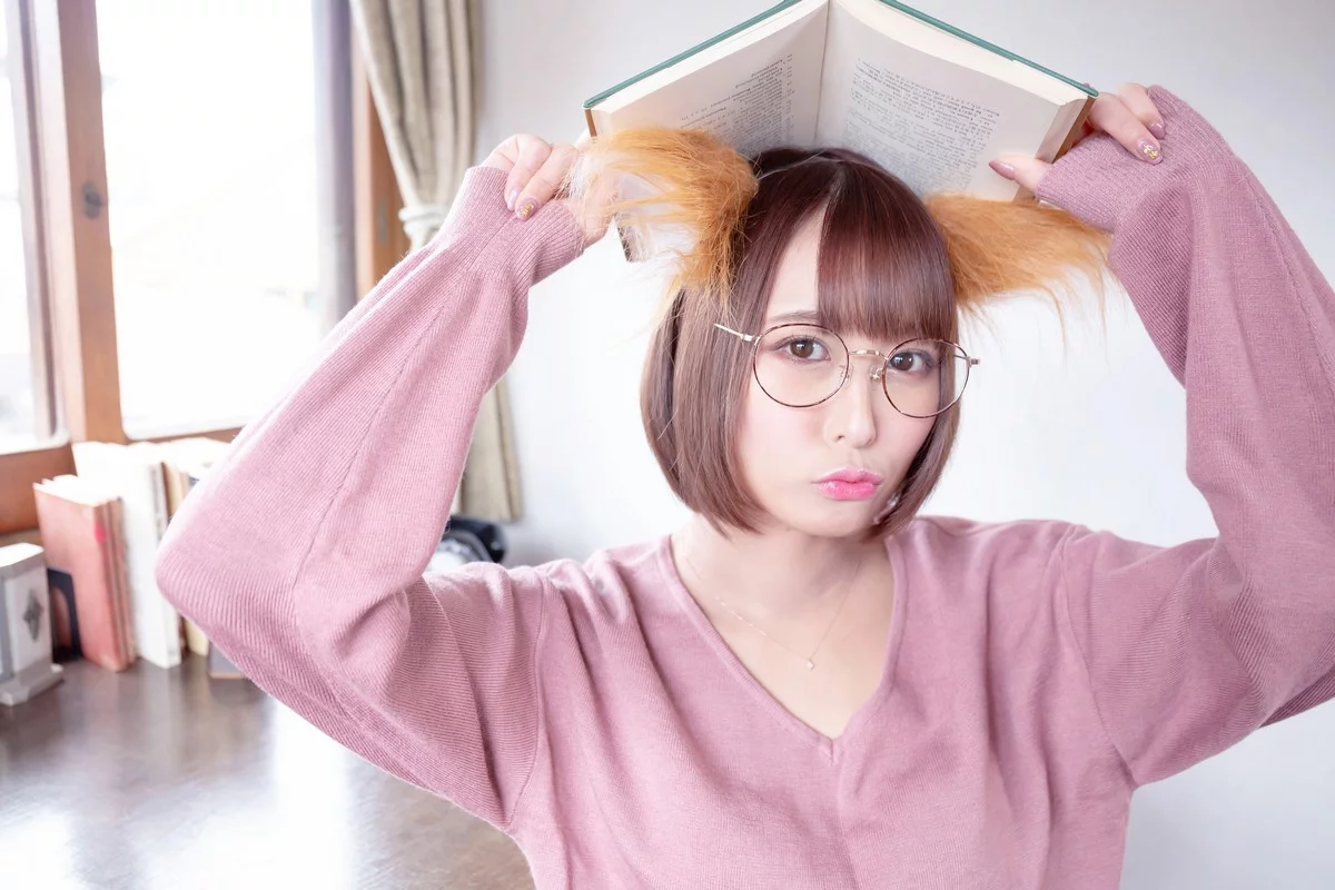 Coser美女月城委員会狐娘巫女主题粉红上衣配灰短裙露超薄黑丝秀美腿诱惑写真240P