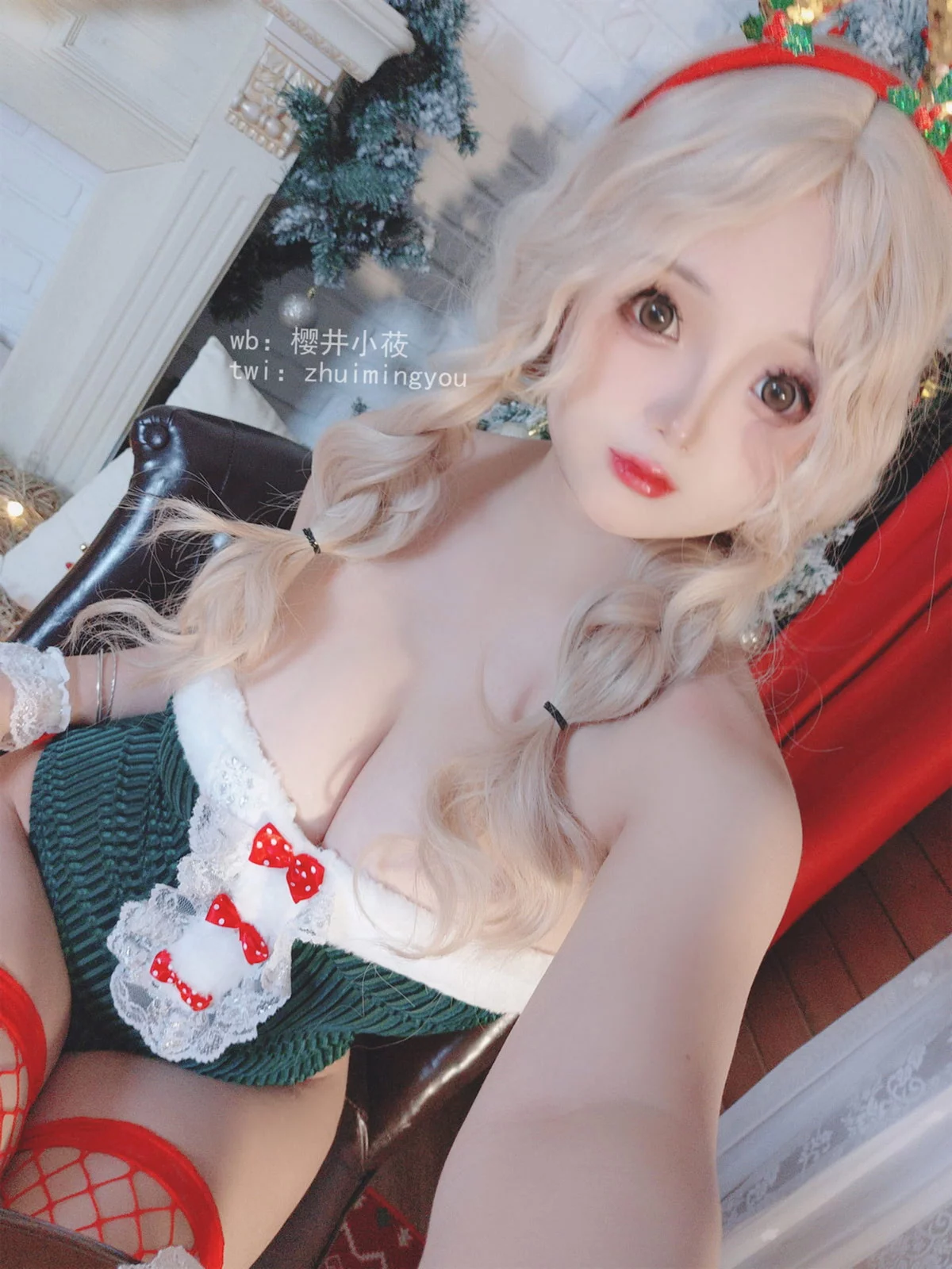 Cosplay美女日奈娇鹿女郎主题圣诞女郎装扮性感低胸连体衣配红丝网袜诱惑写真57P