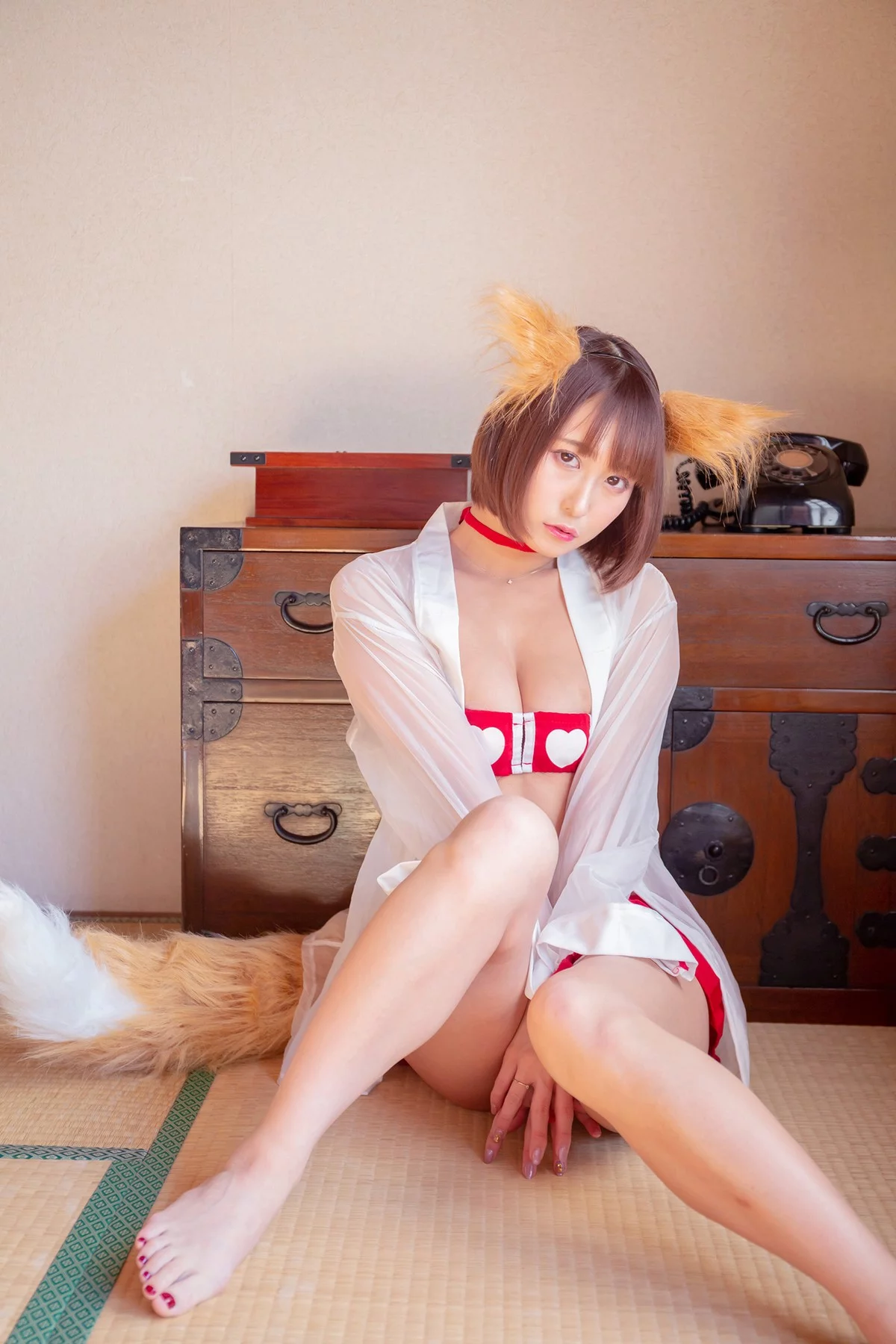 Coser美女月城委員会狐娘巫女主题粉红上衣配灰短裙露超薄黑丝秀美腿诱惑写真240P