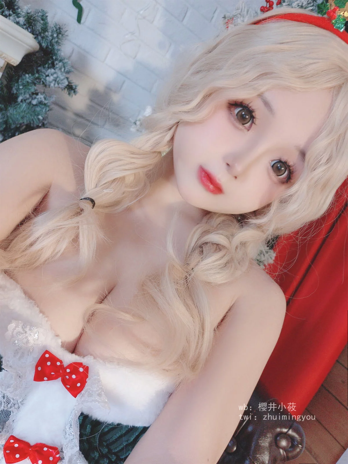Cosplay美女日奈娇鹿女郎主题圣诞女郎装扮性感低胸连体衣配红丝网袜诱惑写真57P