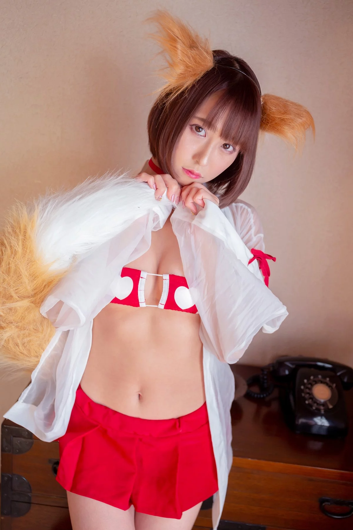 Coser美女月城委員会狐娘巫女主题粉红上衣配灰短裙露超薄黑丝秀美腿诱惑写真240P