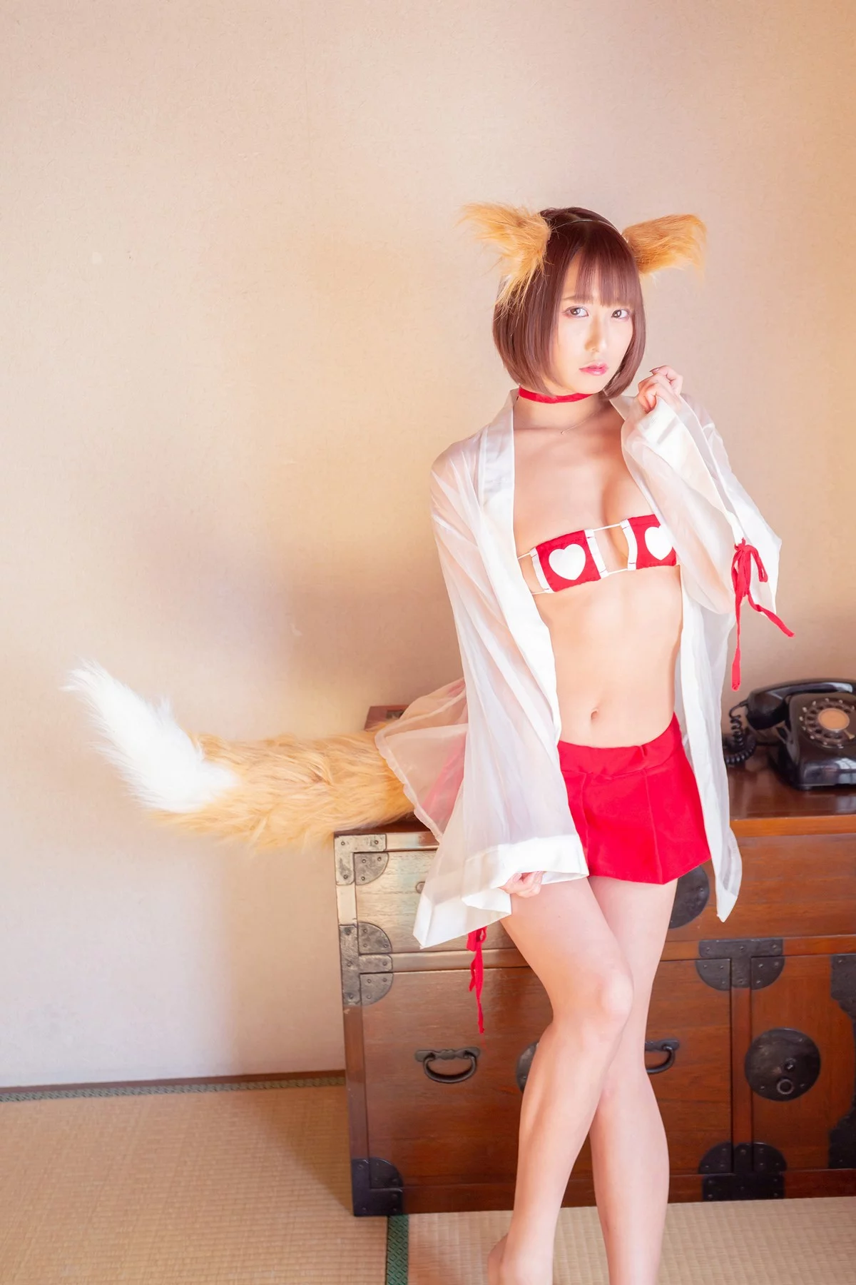 Coser美女月城委員会狐娘巫女主题粉红上衣配灰短裙露超薄黑丝秀美腿诱惑写真240P