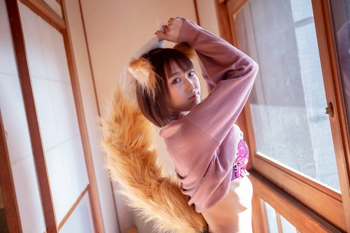 Coser美女月城委員会狐娘巫女主题粉红上衣配灰短裙露超薄黑丝秀美腿诱惑写真240P