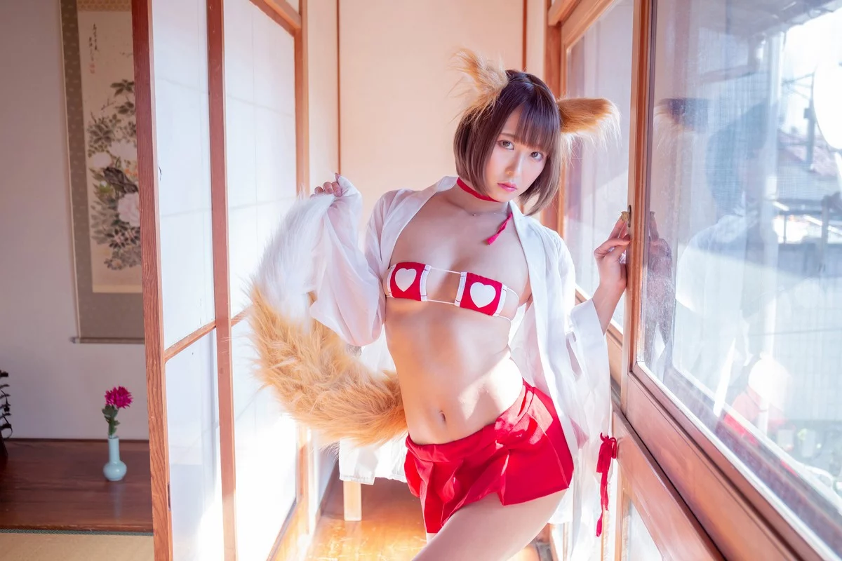 Coser美女月城委員会狐娘巫女主题粉红上衣配灰短裙露超薄黑丝秀美腿诱惑写真240P