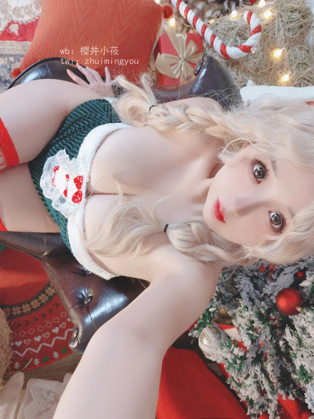 Cosplay美女日奈娇鹿女郎主题圣诞女郎装扮性感低胸连体衣配红丝网袜诱惑写真57P