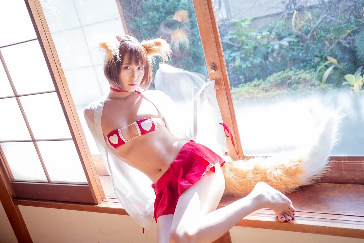 Coser美女月城委員会狐娘巫女主题粉红上衣配灰短裙露超薄黑丝秀美腿诱惑写真240P