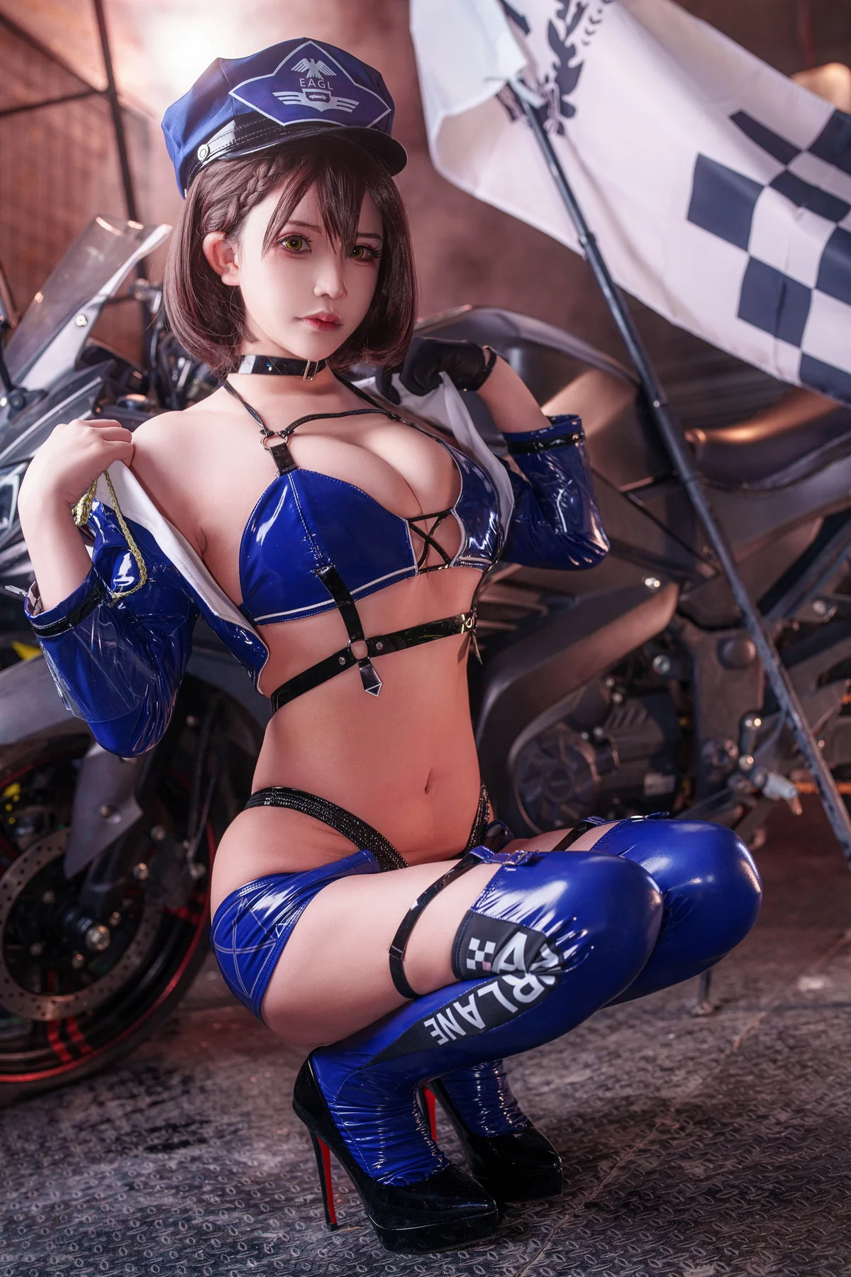 二次元妹子抱走莫子aa巴尔的摩主题机车女郎装扮性感深蓝皮质内衣迷人诱惑写真51P