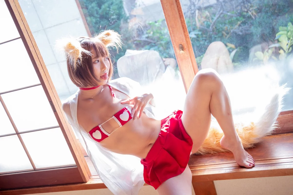 Coser美女月城委員会狐娘巫女主题粉红上衣配灰短裙露超薄黑丝秀美腿诱惑写真240P