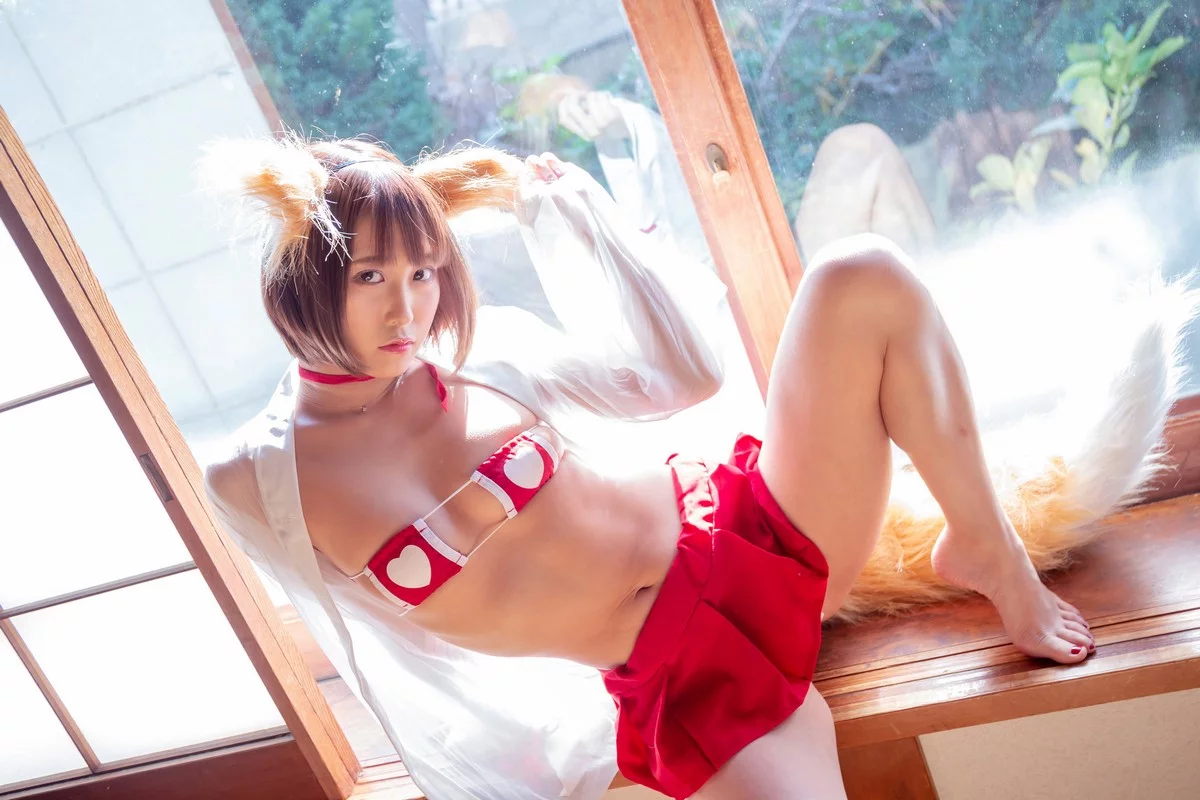 Coser美女月城委員会狐娘巫女主题粉红上衣配灰短裙露超薄黑丝秀美腿诱惑写真240P