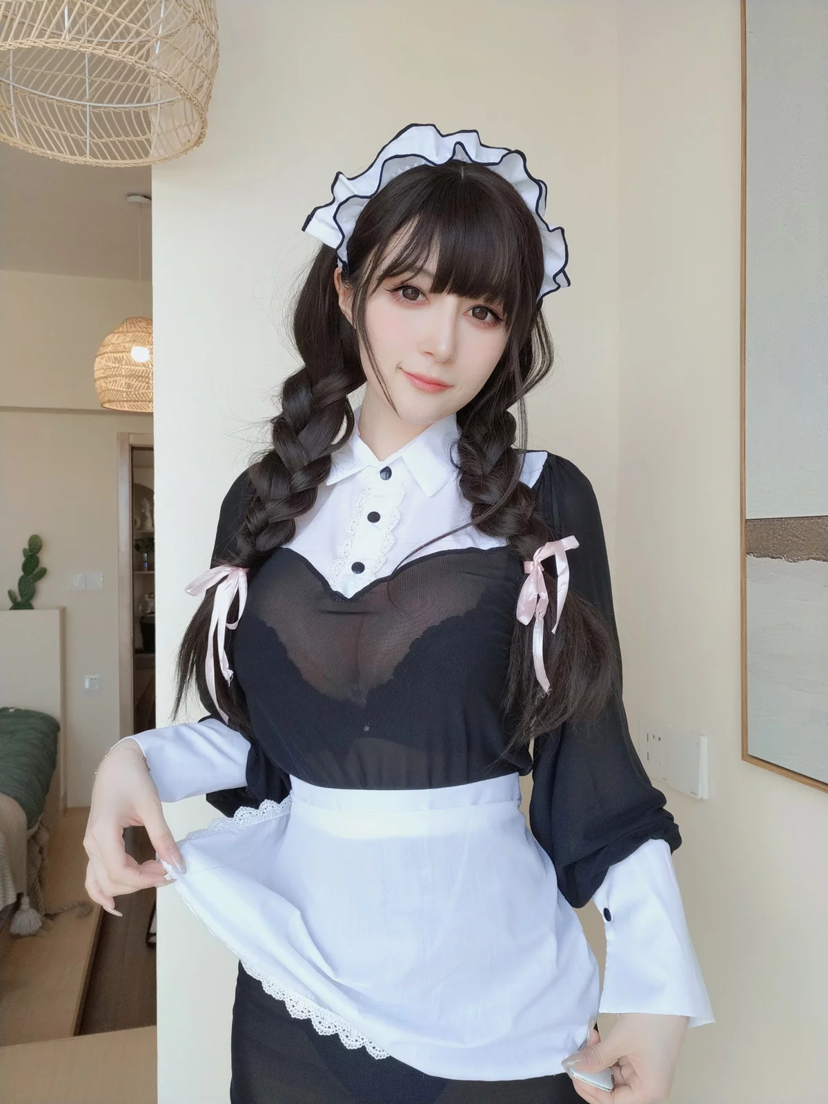 Coser小姐姐白银81吊带姐姐主题性感红上衣配黑短裙露黑丝吊袜秀美腿诱惑写真91P