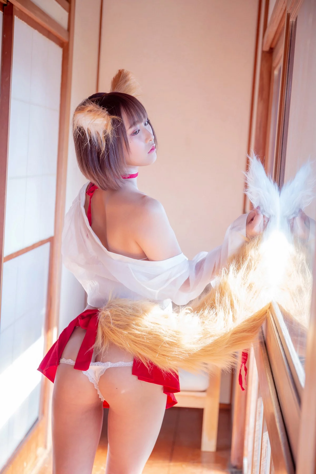 Coser美女月城委員会狐娘巫女主题粉红上衣配灰短裙露超薄黑丝秀美腿诱惑写真240P