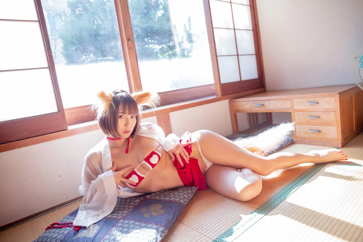 Coser美女月城委員会狐娘巫女主题粉红上衣配灰短裙露超薄黑丝秀美腿诱惑写真240P