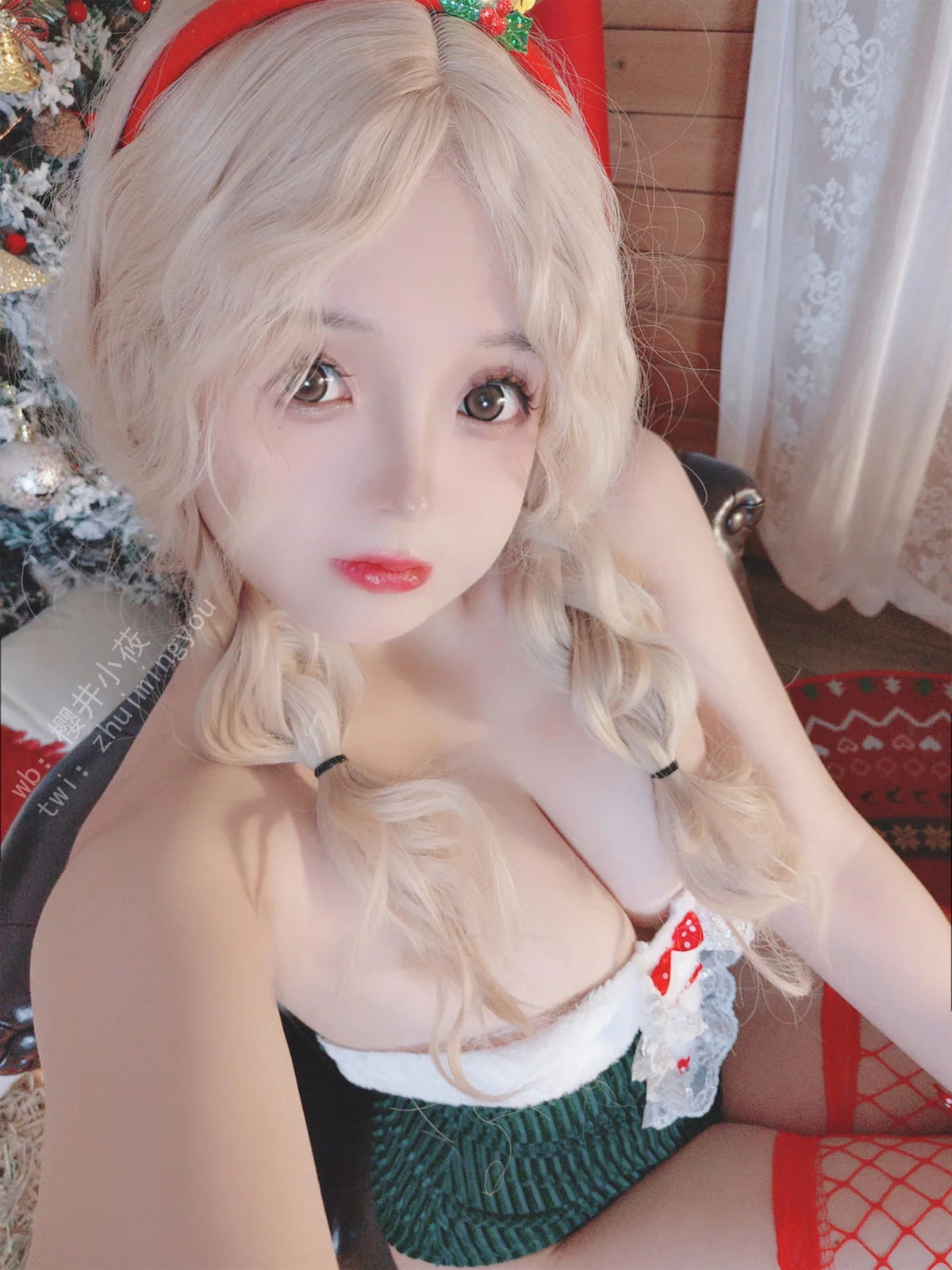 Cosplay美女日奈娇鹿女郎主题圣诞女郎装扮性感低胸连体衣配红丝网袜诱惑写真57P