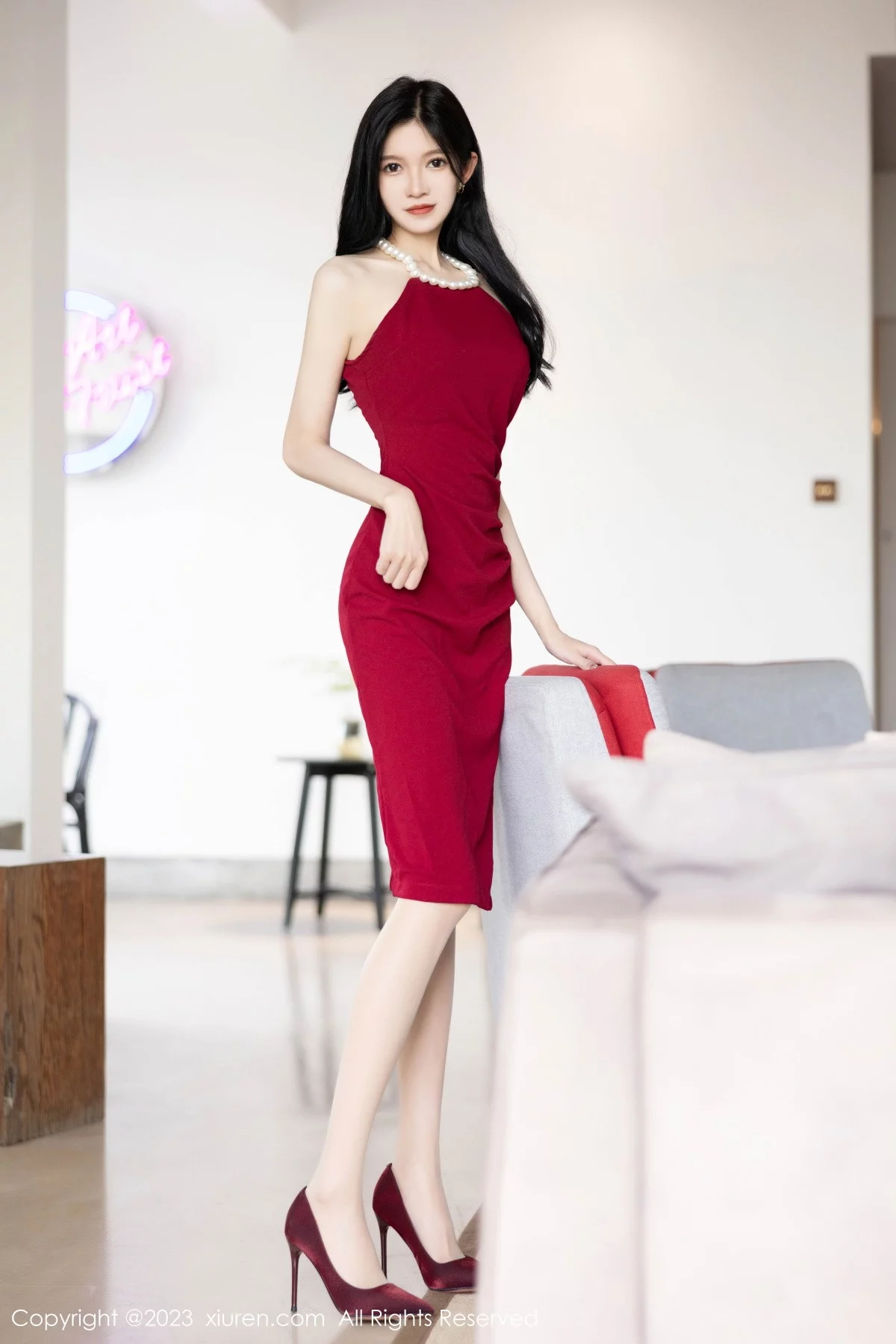 XiuRen第7352期_模特程程程性感红色连衣裙+黑色蕾丝情趣服秀苗条身姿诱惑写真80P