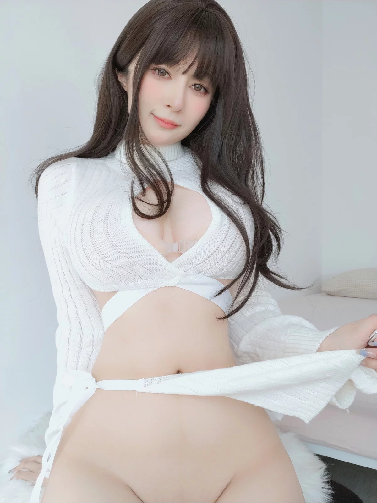 Coser小姐姐白银81白色毛衣主题私房性感白色针织毛衣半脱秀丰满身材诱惑写真69P