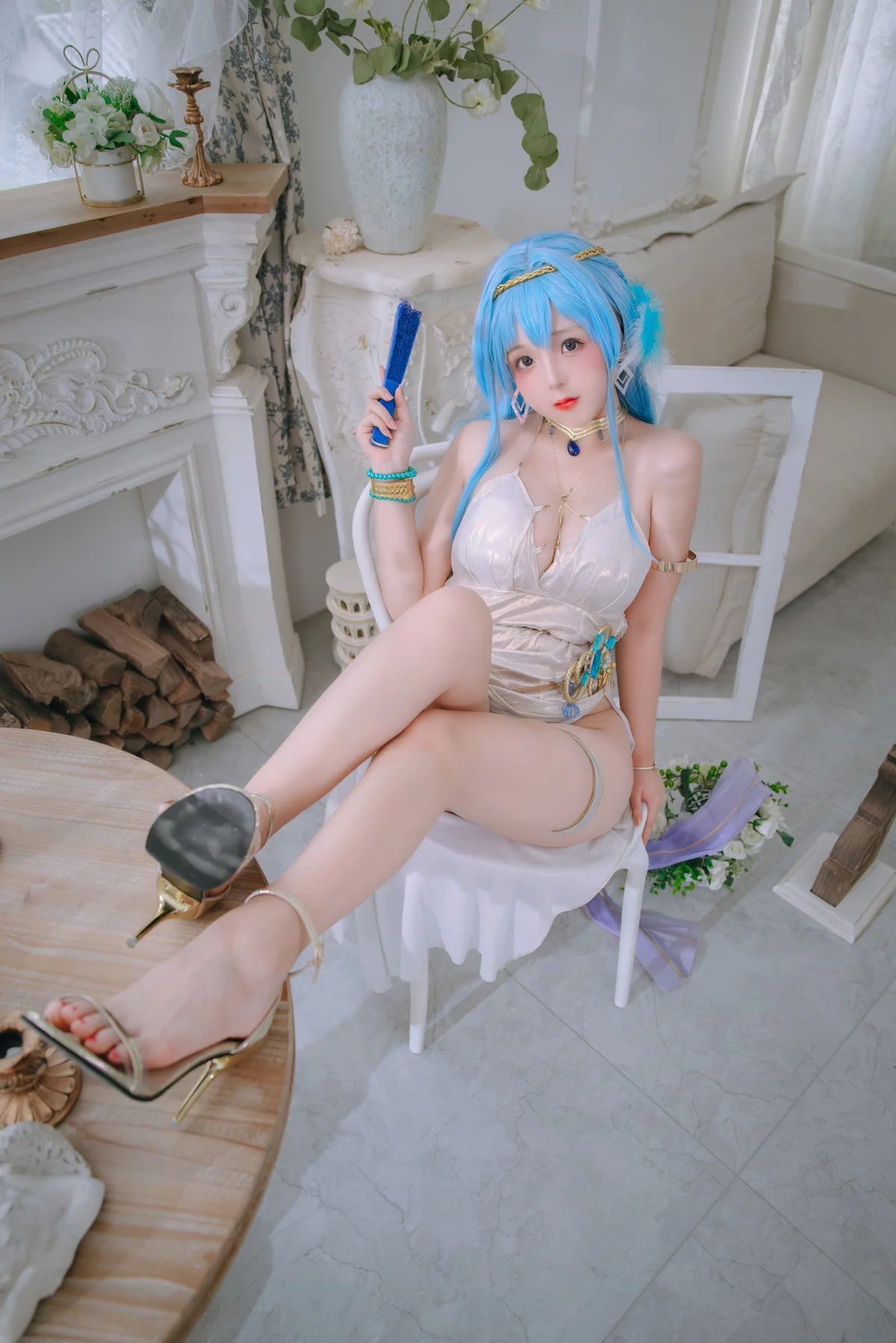 Cosplay美女日奈娇海伦礼服主题私房性感银白色礼裙半撩秀翘臀美腿诱惑写真46P