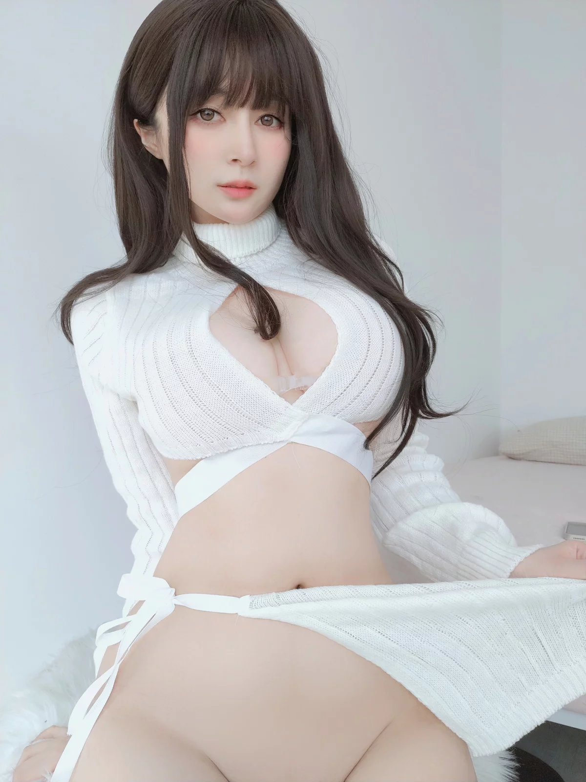 Coser小姐姐白银81白色毛衣主题私房性感白色针织毛衣半脱秀丰满身材诱惑写真69P